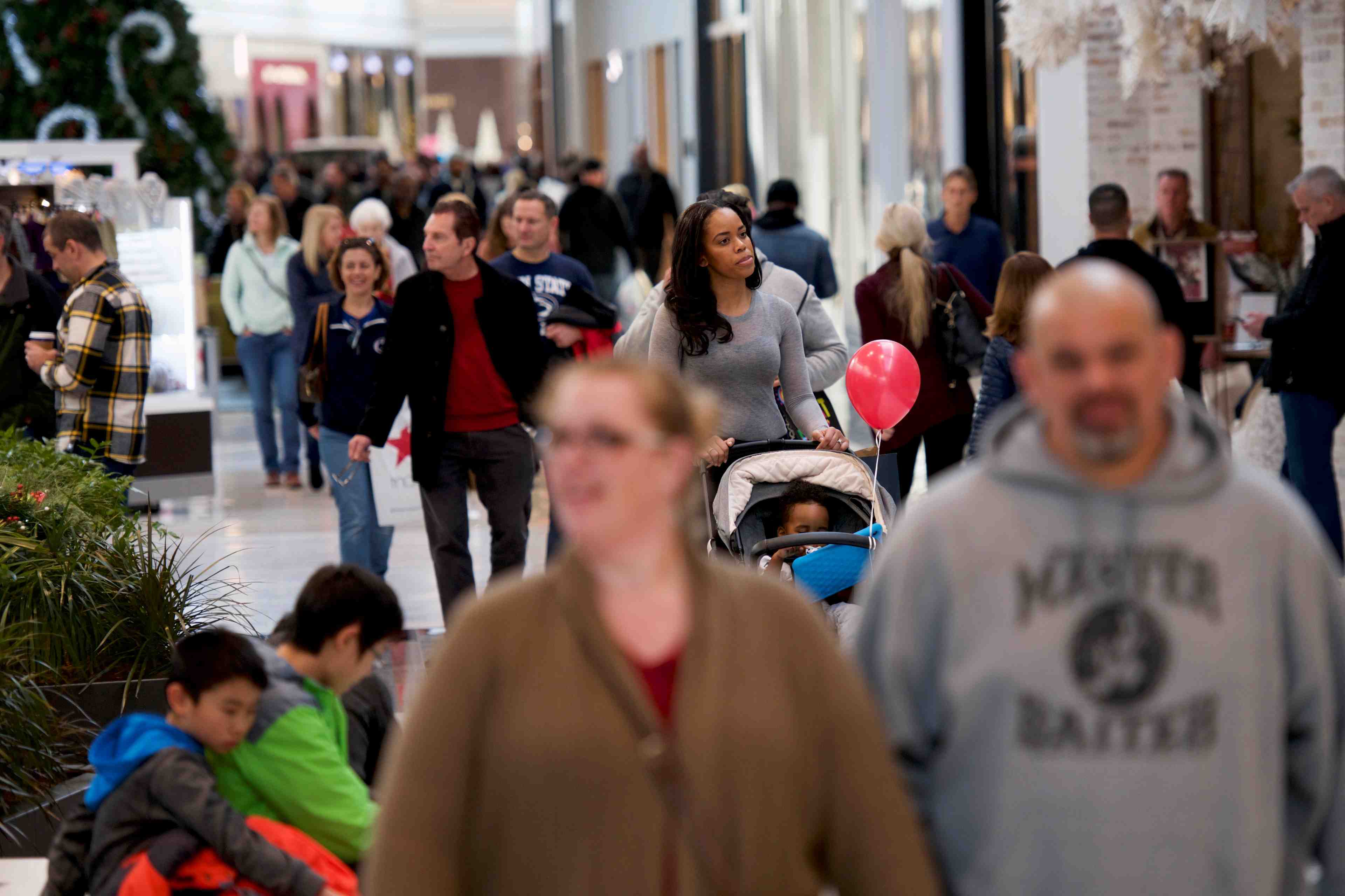 Etats-unis: l'inflation remonte, la consommation ralentit