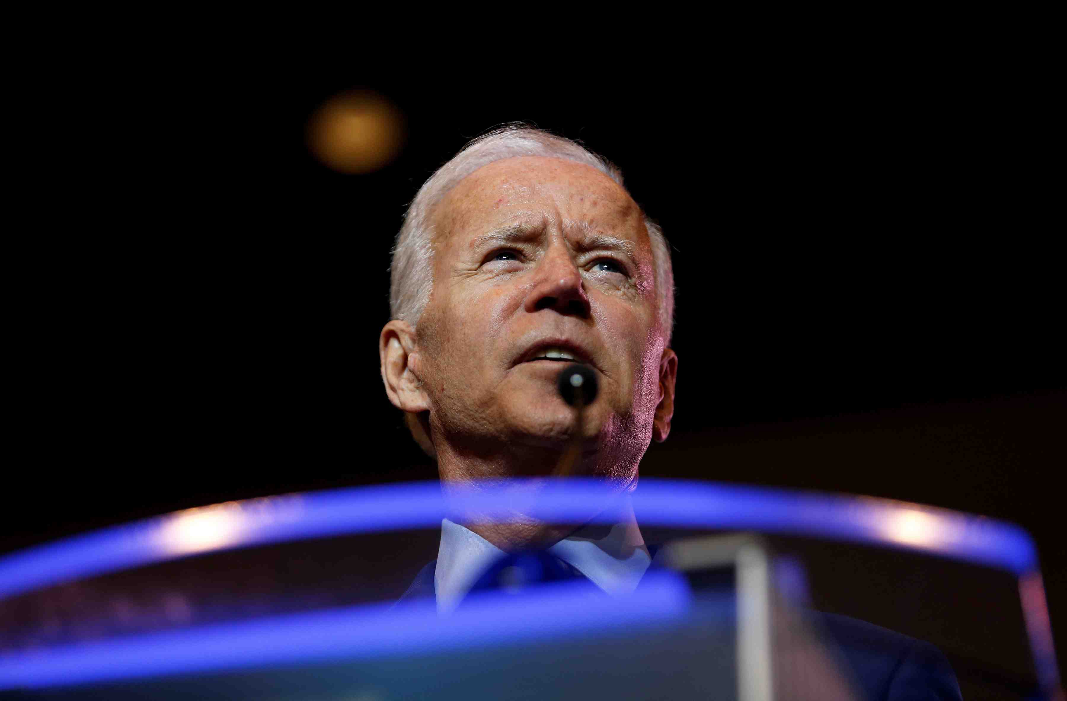 Joe biden defend les "dreamers", critique la strategie de trump