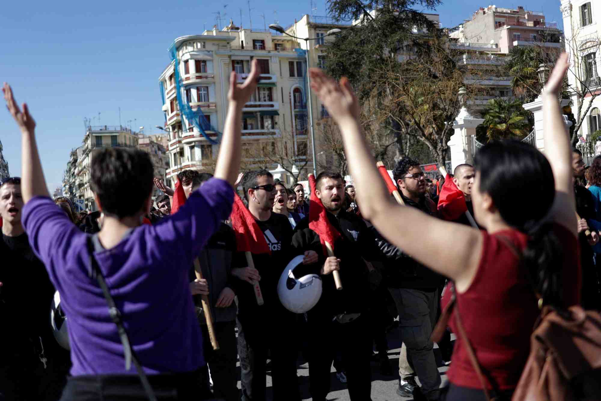 Des manifestants devant le ministere de la macedoine et de la thrace