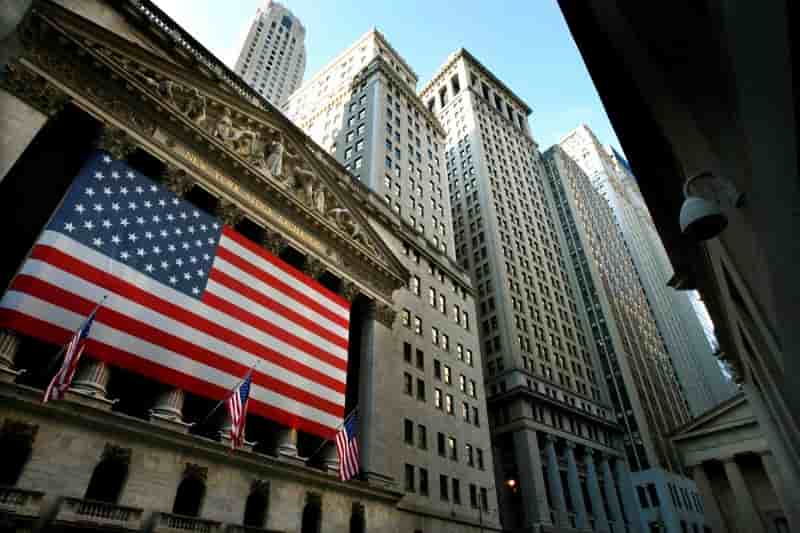 Wall street ouvre dans le rouge en raison de l'aversion au risque