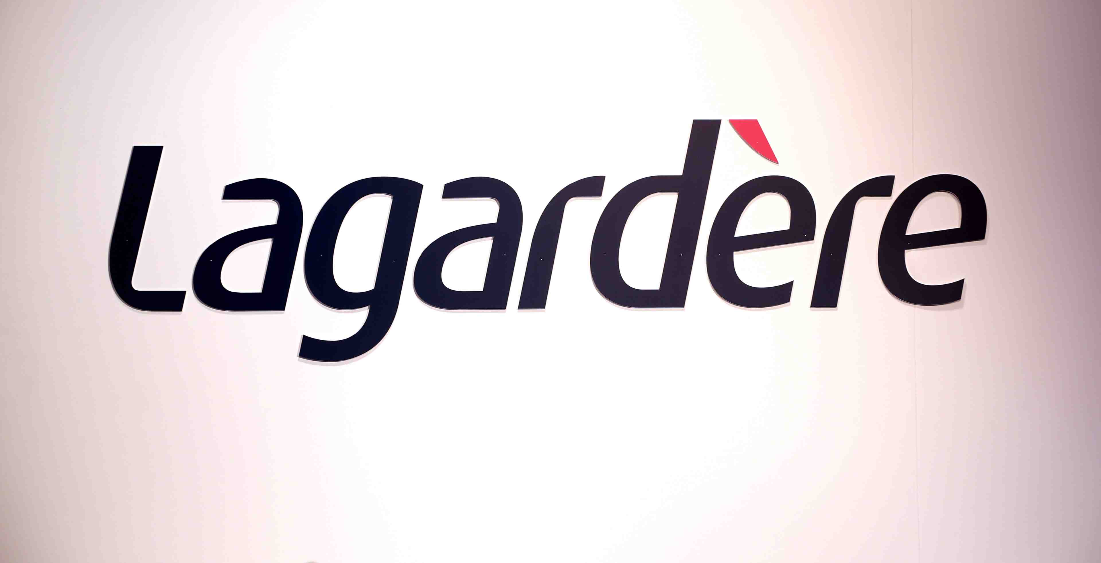 Lagardere pourrait entrer en negociations exclusives pour ceder son pole sport