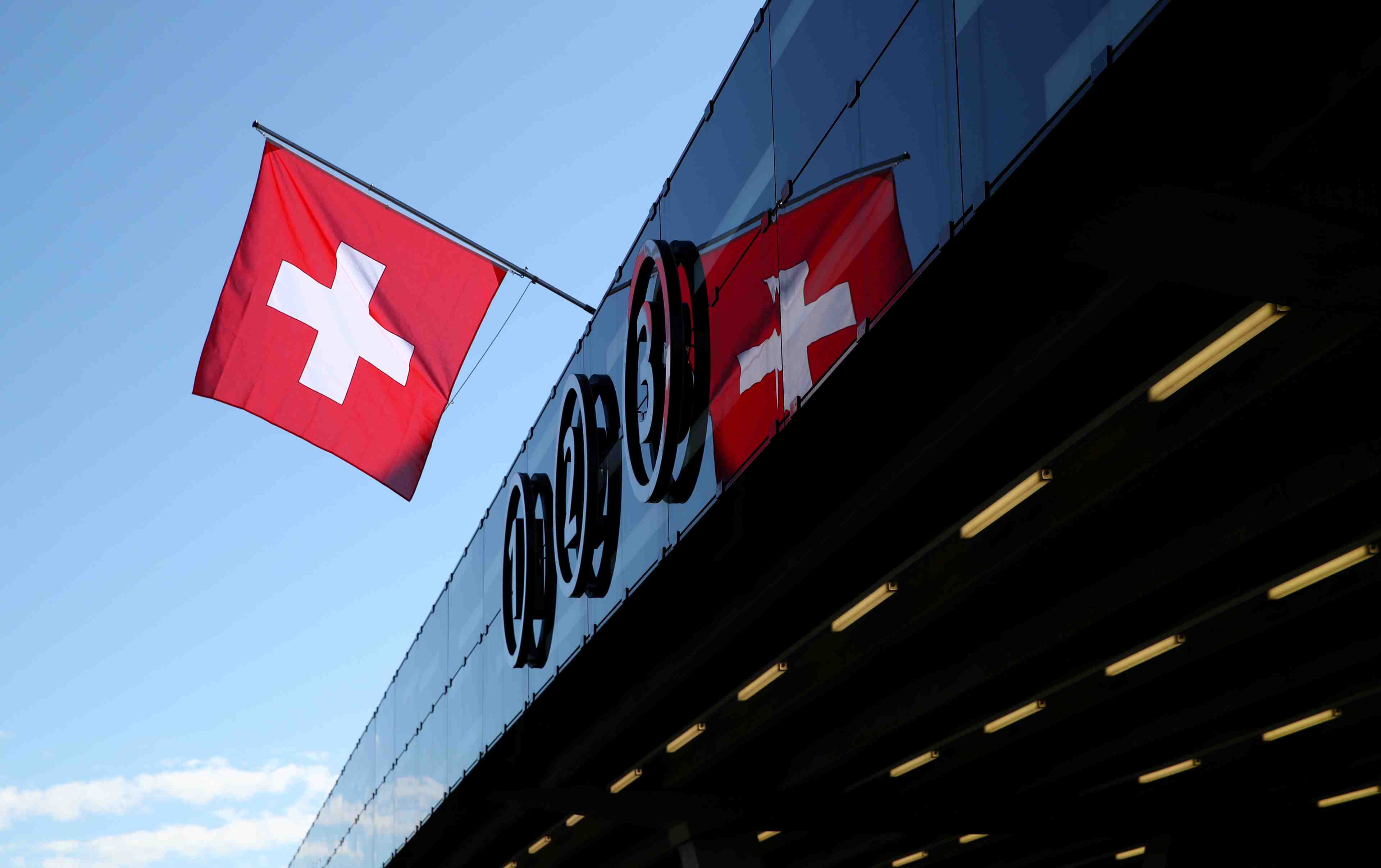 Coronavirus: la suisse ouvre ses frontieres et assouplit encore le confinement