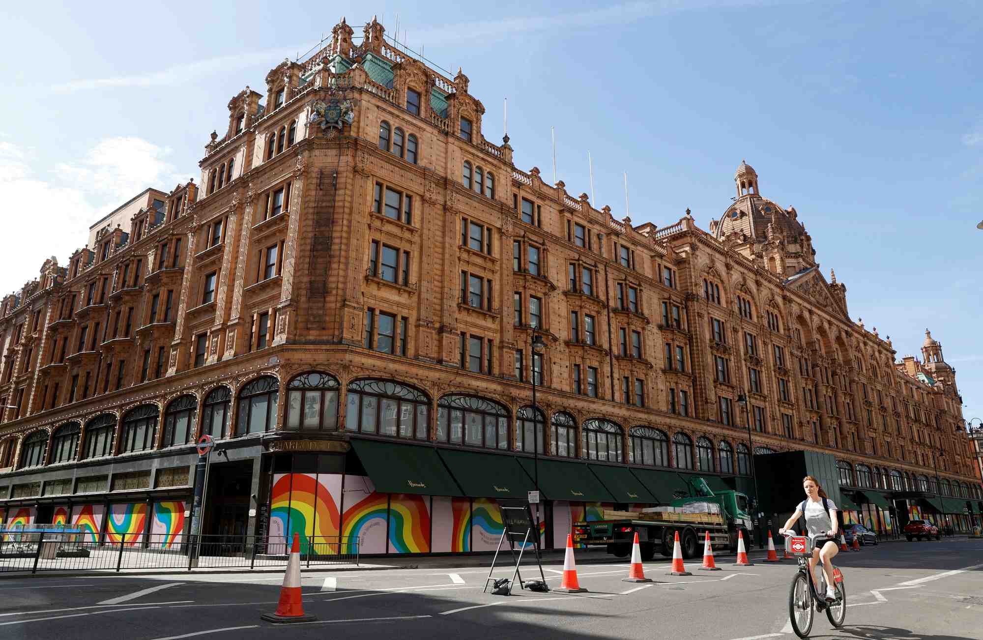 Grande-bretagne: harrods veut supprimer 14% de ses effectifs