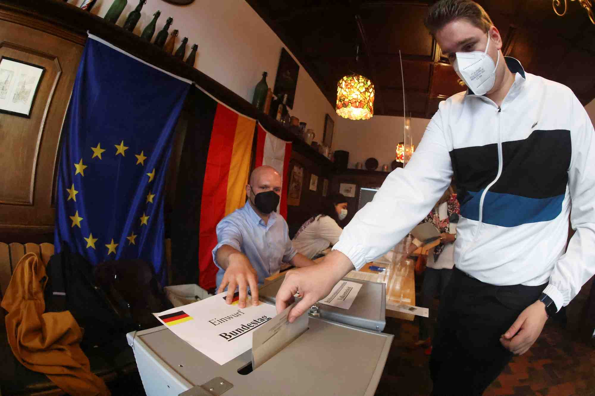 Allemagne: resultats serres entre la cdu/csu et le spd, selon un sondage