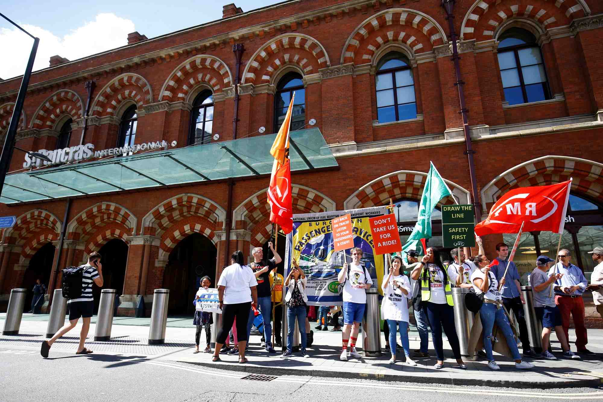 Grande-bretagne: nouvelles greves du rail envisagees cet ete, met en garde un syndicat