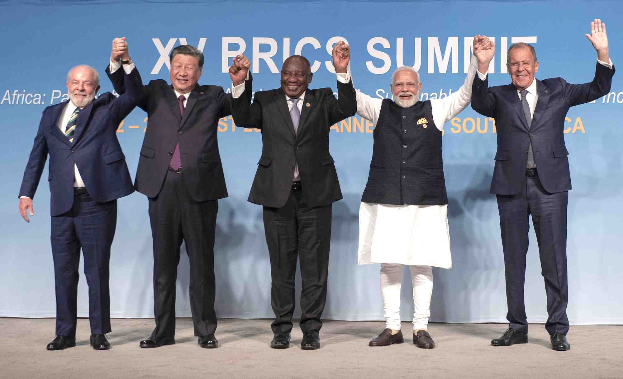 Composé de l'Afrique du Sud, du Brésil, de la Chine, de l'Inde et de la Russie, le groupe accueille officiellement depuis le 1er janvier 2024 cinq nouveaux pays.