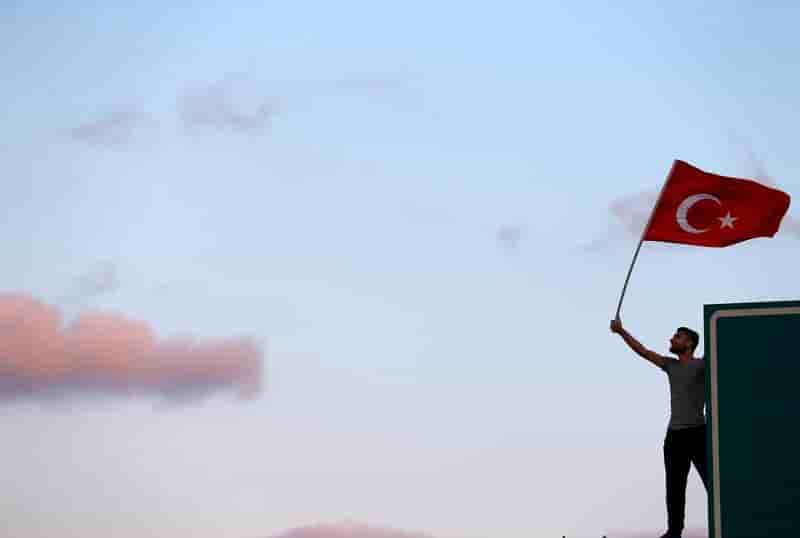 Une centaine de personnes arretees en turquie