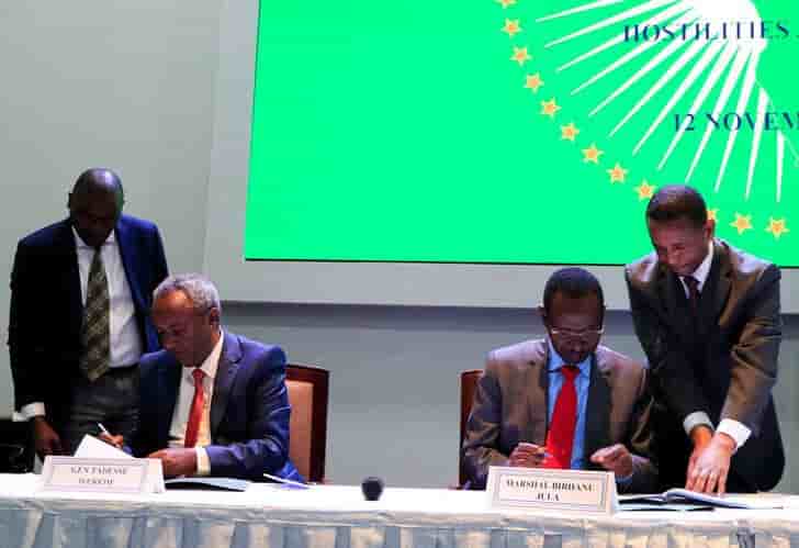 Signature de la mise en oeuvre de l'accord de cessation des hostilites entre le gouvernement ethiopien et les forces du tigre, a nairobi