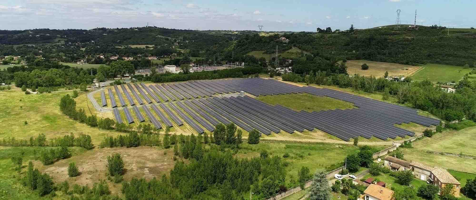 Irisolaris a développé une centrale photovoltaïque au sol sur une ancienne centrale à charbon
- exemple de valorisation d’un terrain dégradé en source de production d’électricité verte (site d'Albi Pelissier - 81)