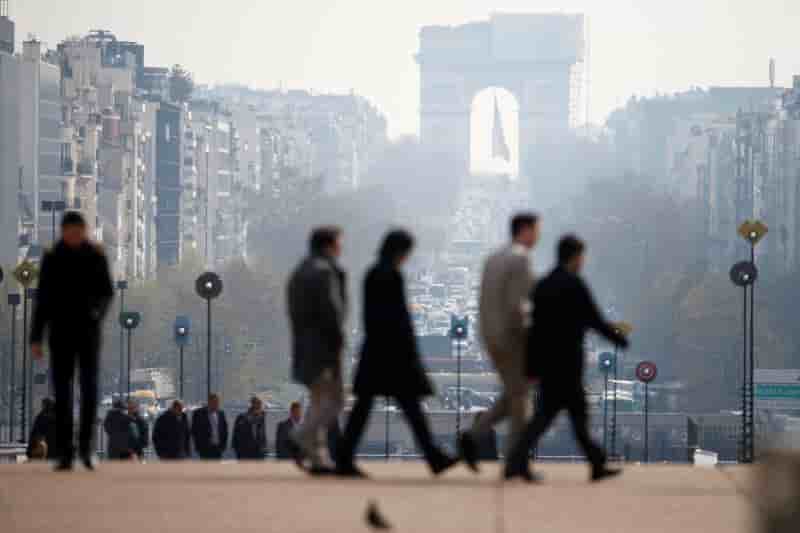 Ralentissement de l'activite dans le secteur des services en france