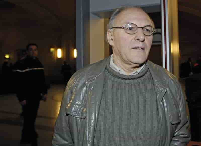 Sainz mis en examen pour exercice illegal de la medecine