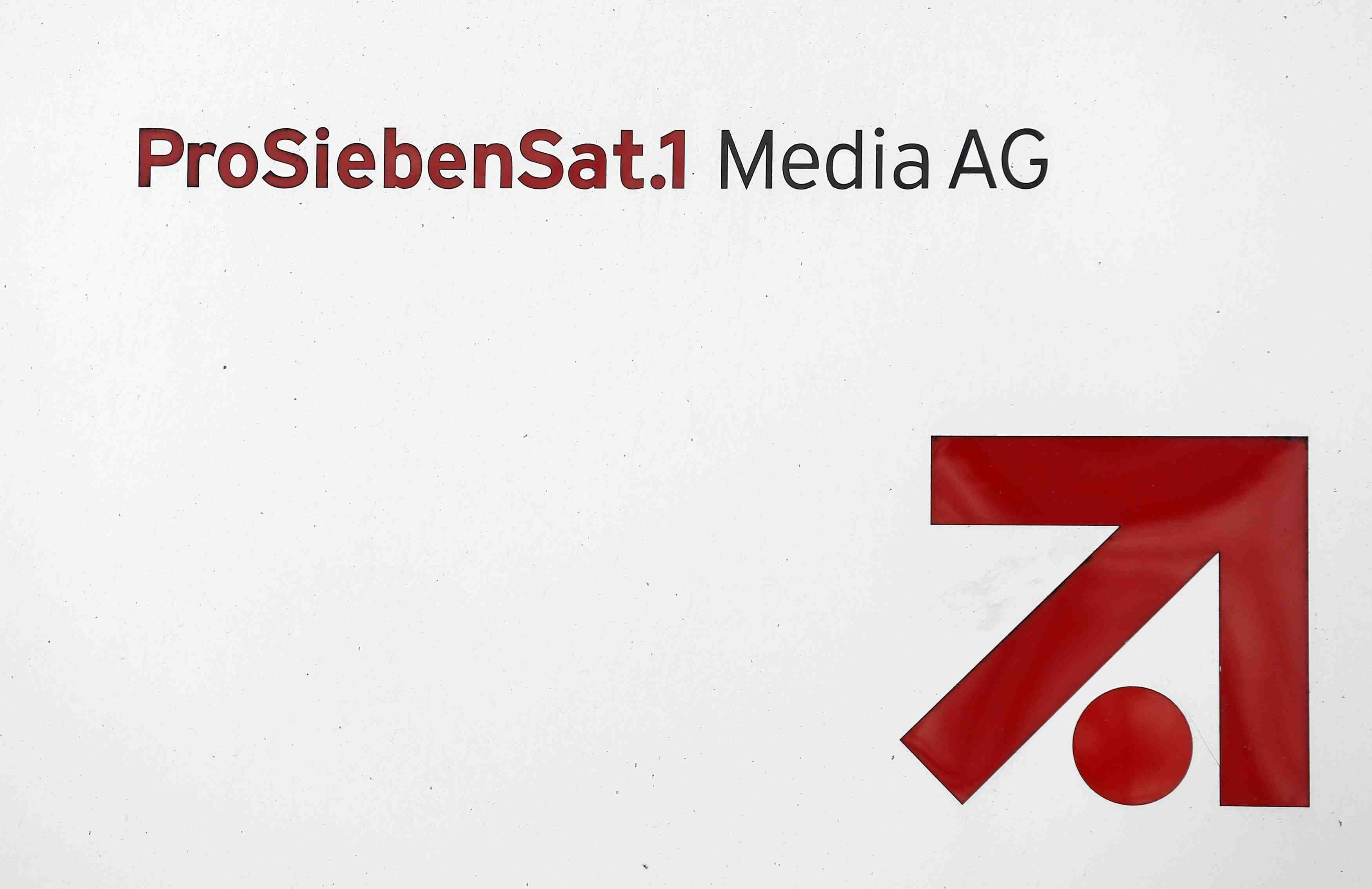 Prosieben se reorganise et reduit ses previsions a moyen terme