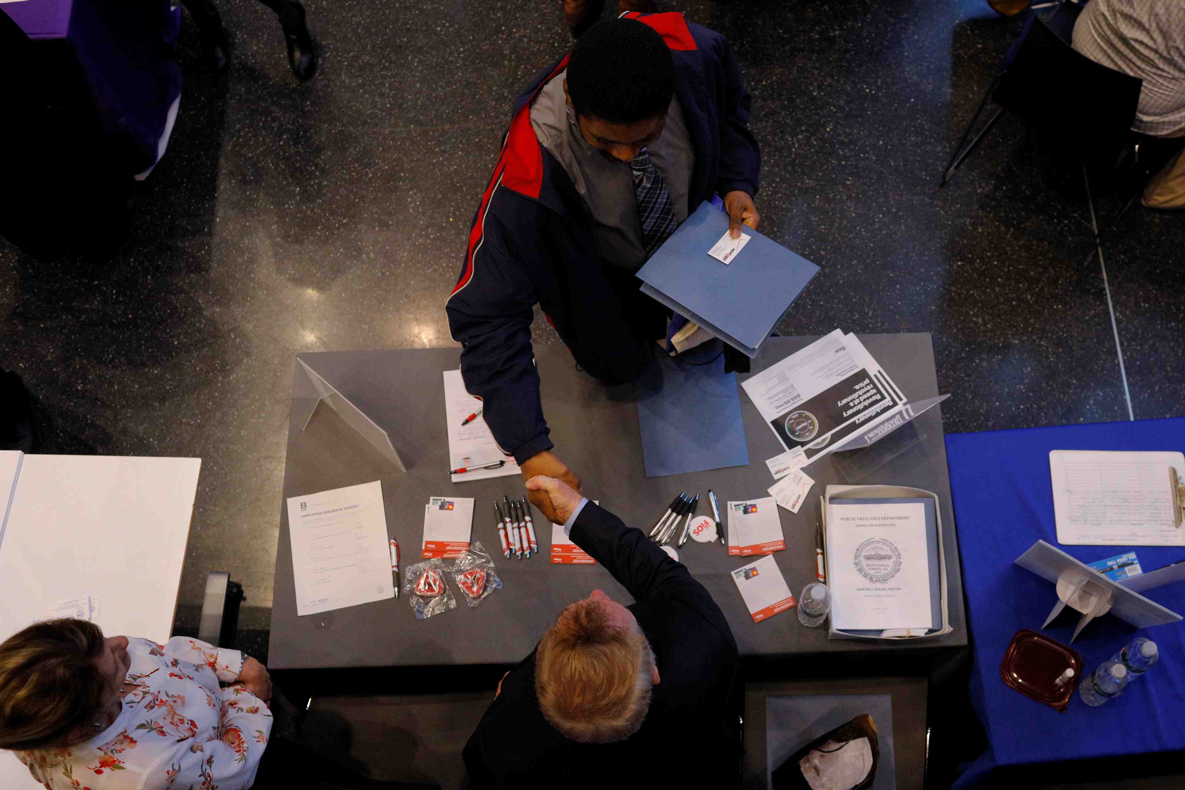 Usa: baisse inattendue des inscriptions au chomage a 212.000