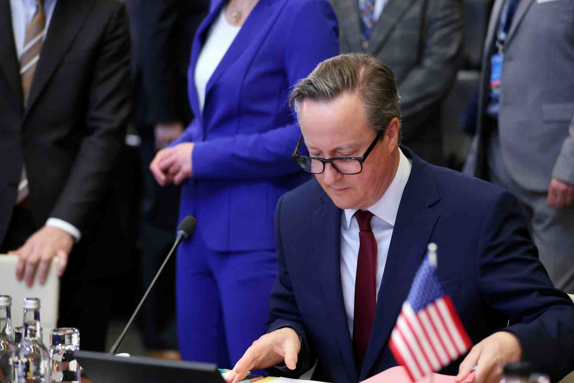 Le ministre britannique des affaires etrangeres, david cameron