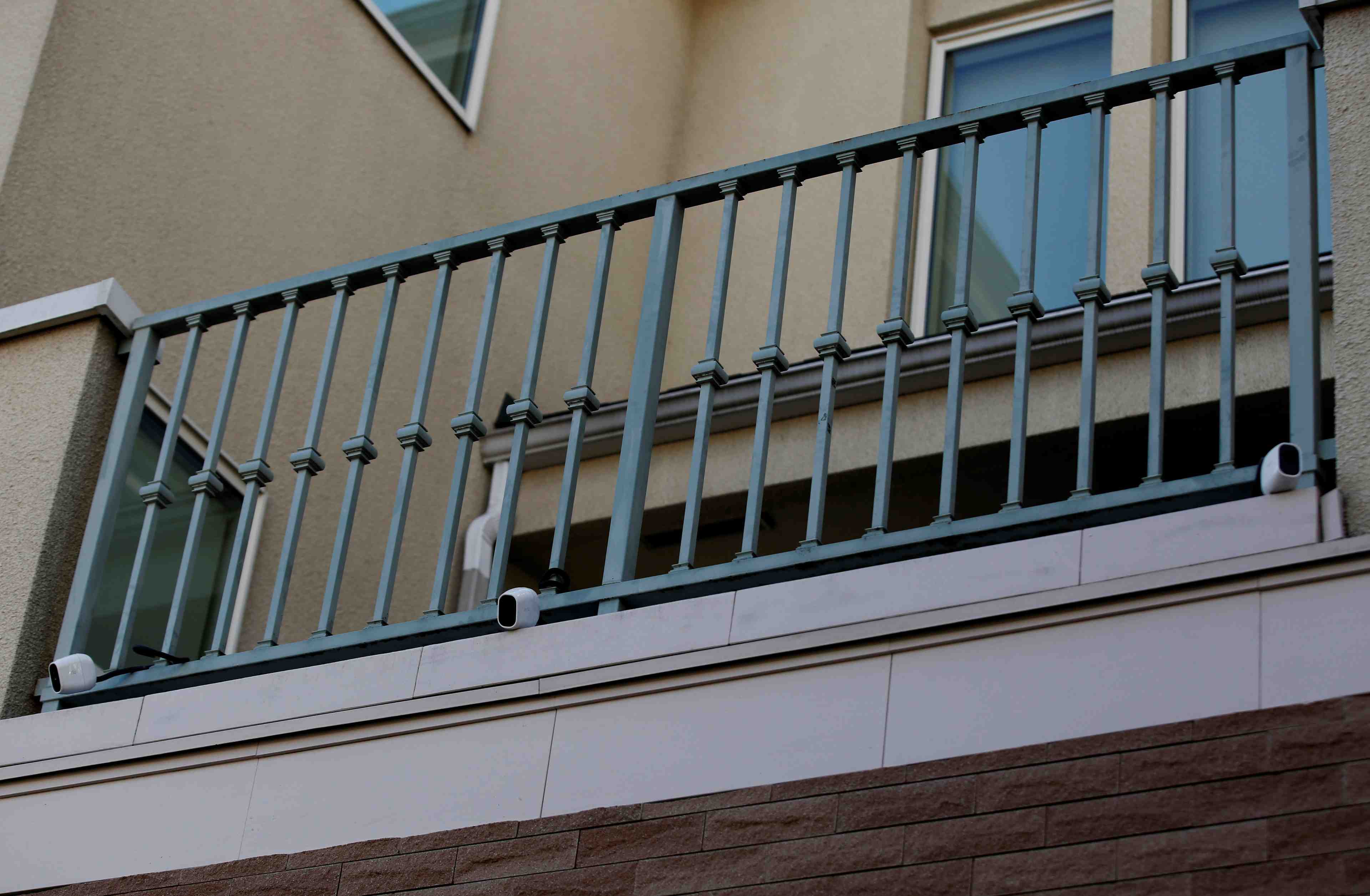 La videosurveillance montre ghosn quitter seul son domicile de tokyo