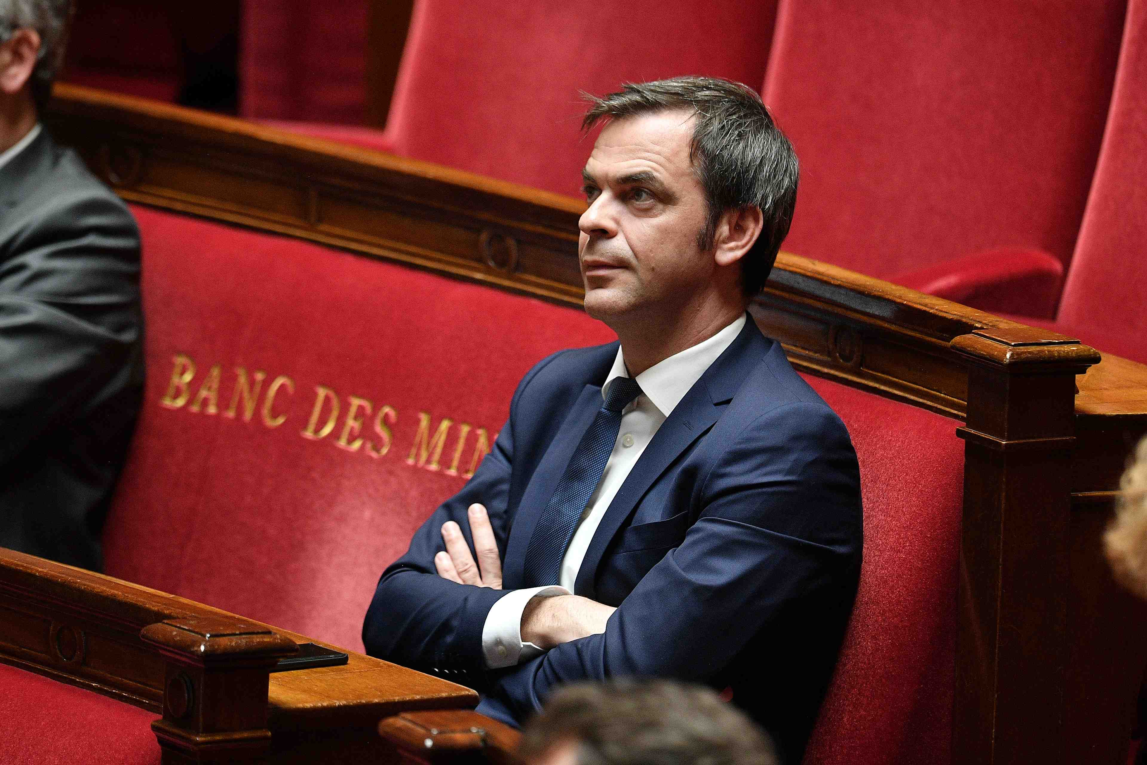 Le gouvernement francais a adopte un projet de loi prolongeant l'etat d'urgence sanitaire de deux mois