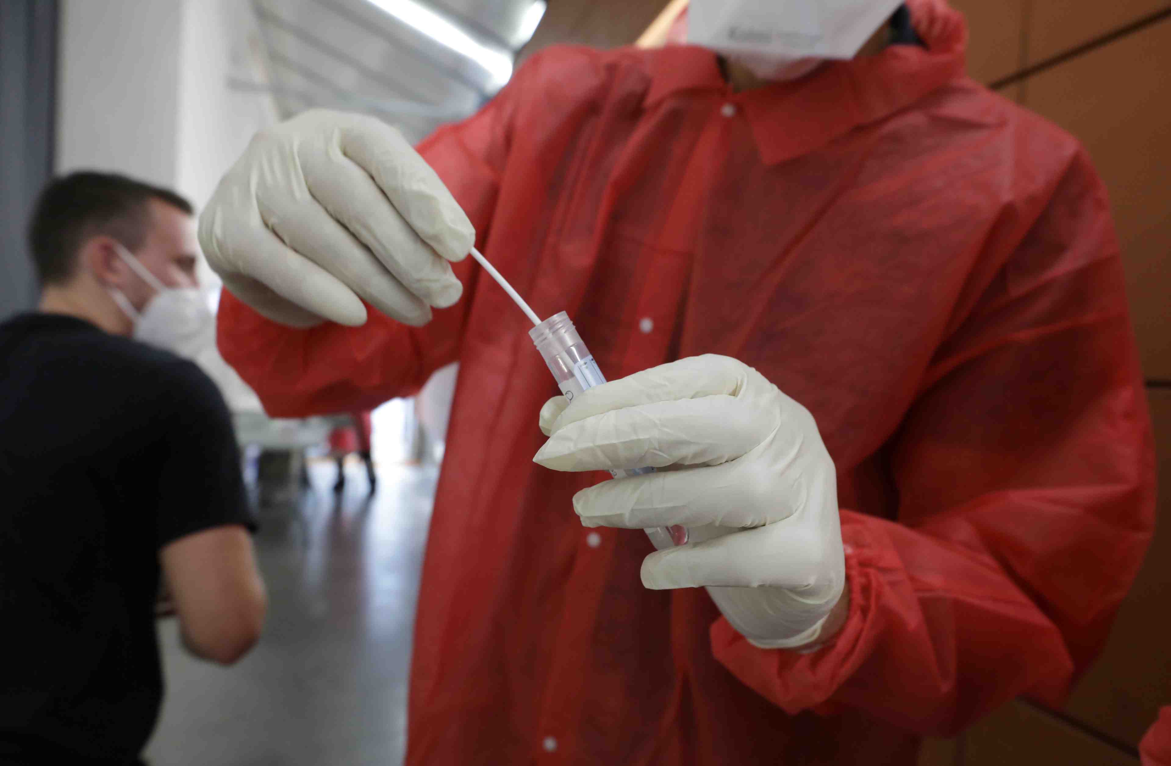 Coronavirus: la haute autorite de sante francaise valide les tests salivaires