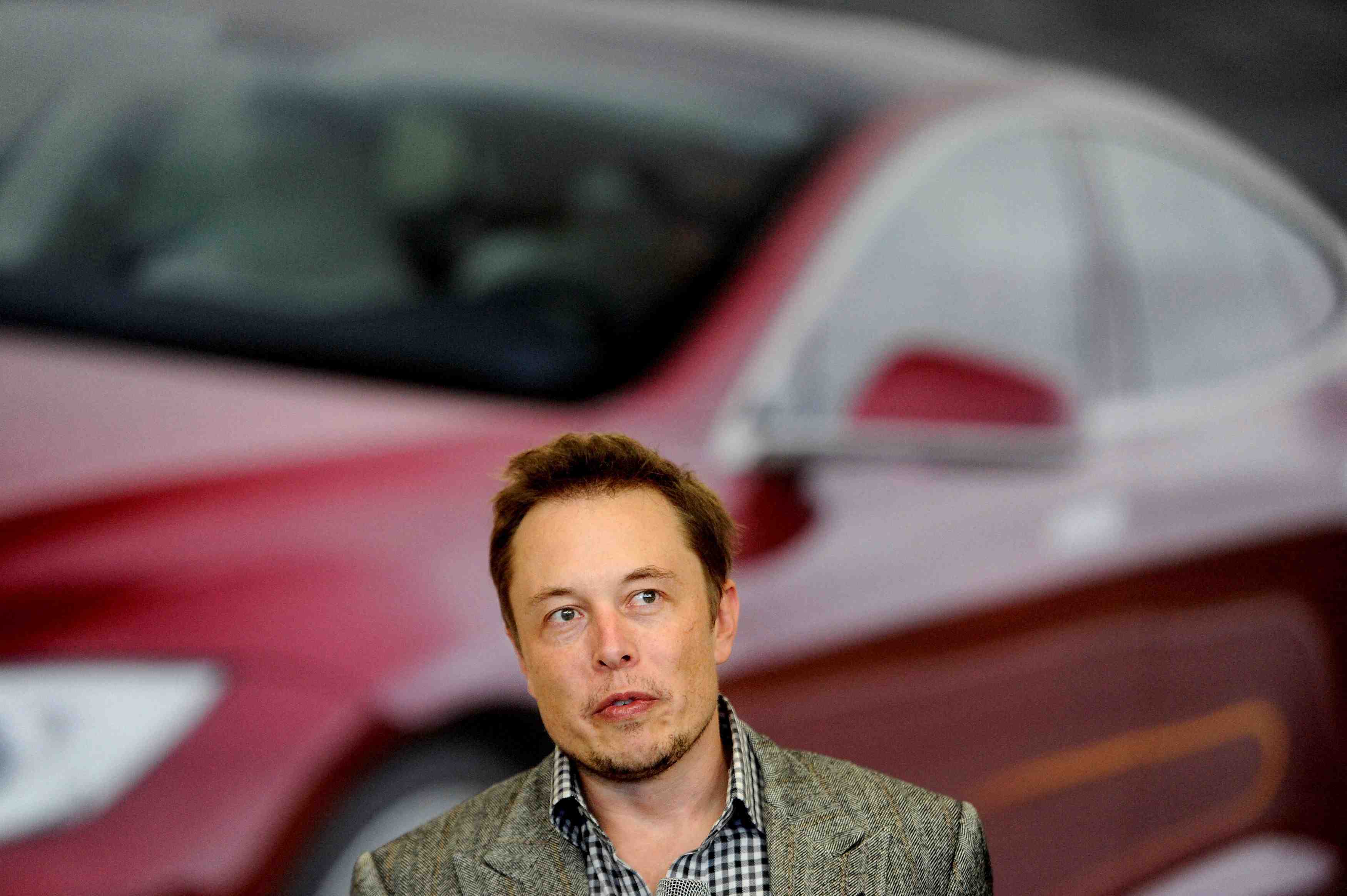 Elon musk dit avoir vendu "suffisamment d'actions", reproche a la californie sa "surimposition"
