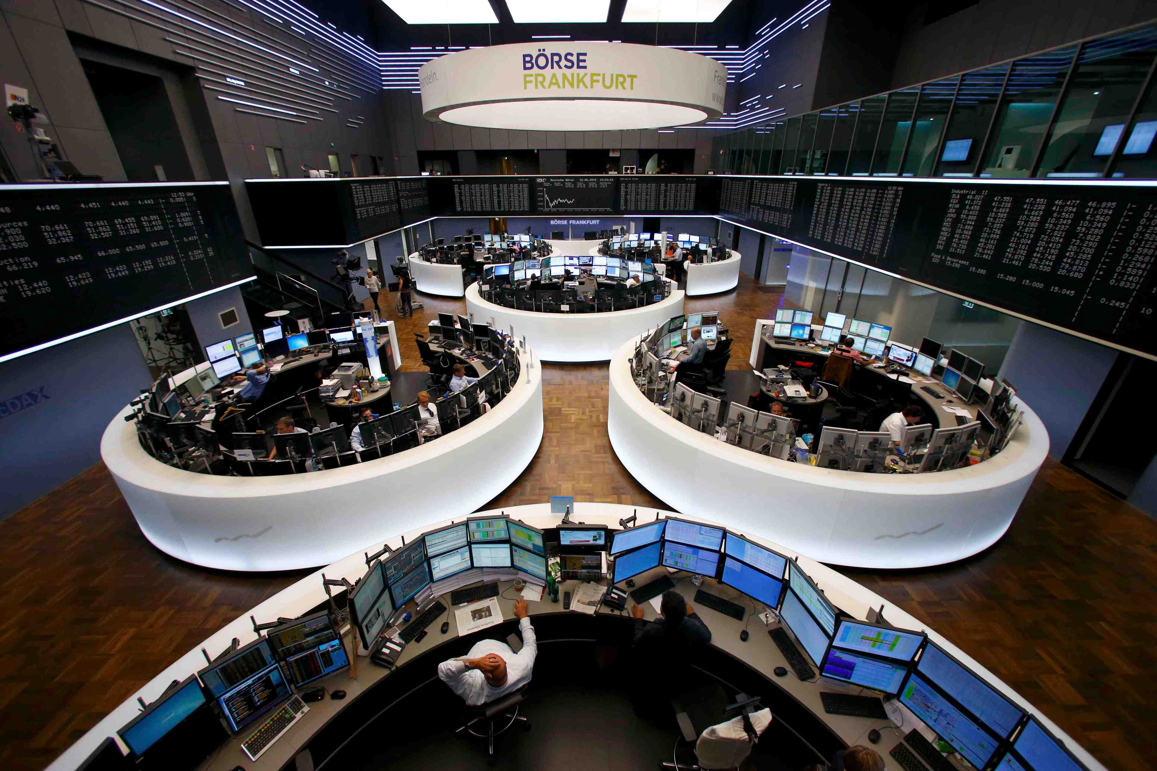 Les bourses europeennes dans le rouge a la mi-seance