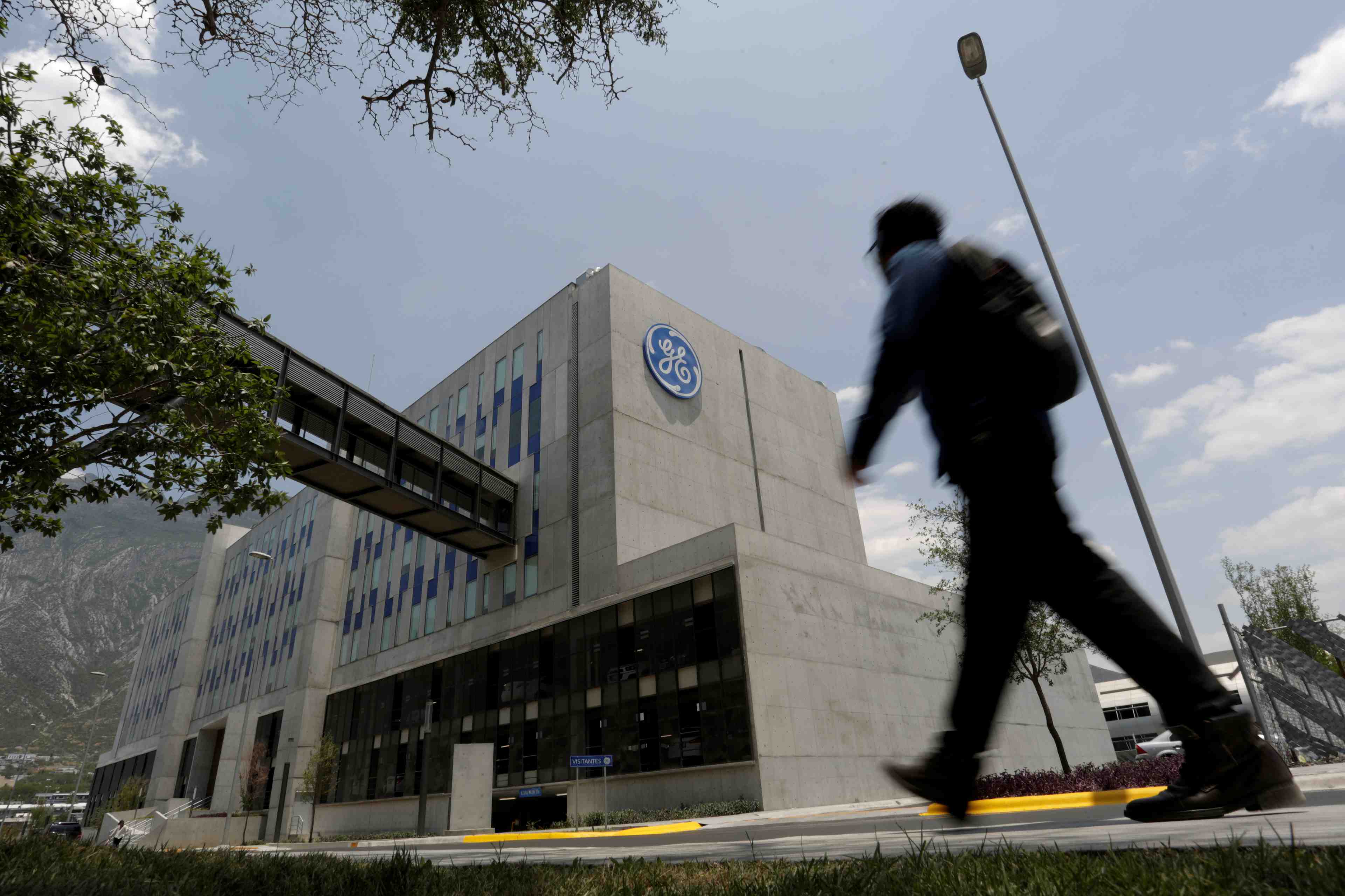 General electric cede des actifs de ge capital a apollo