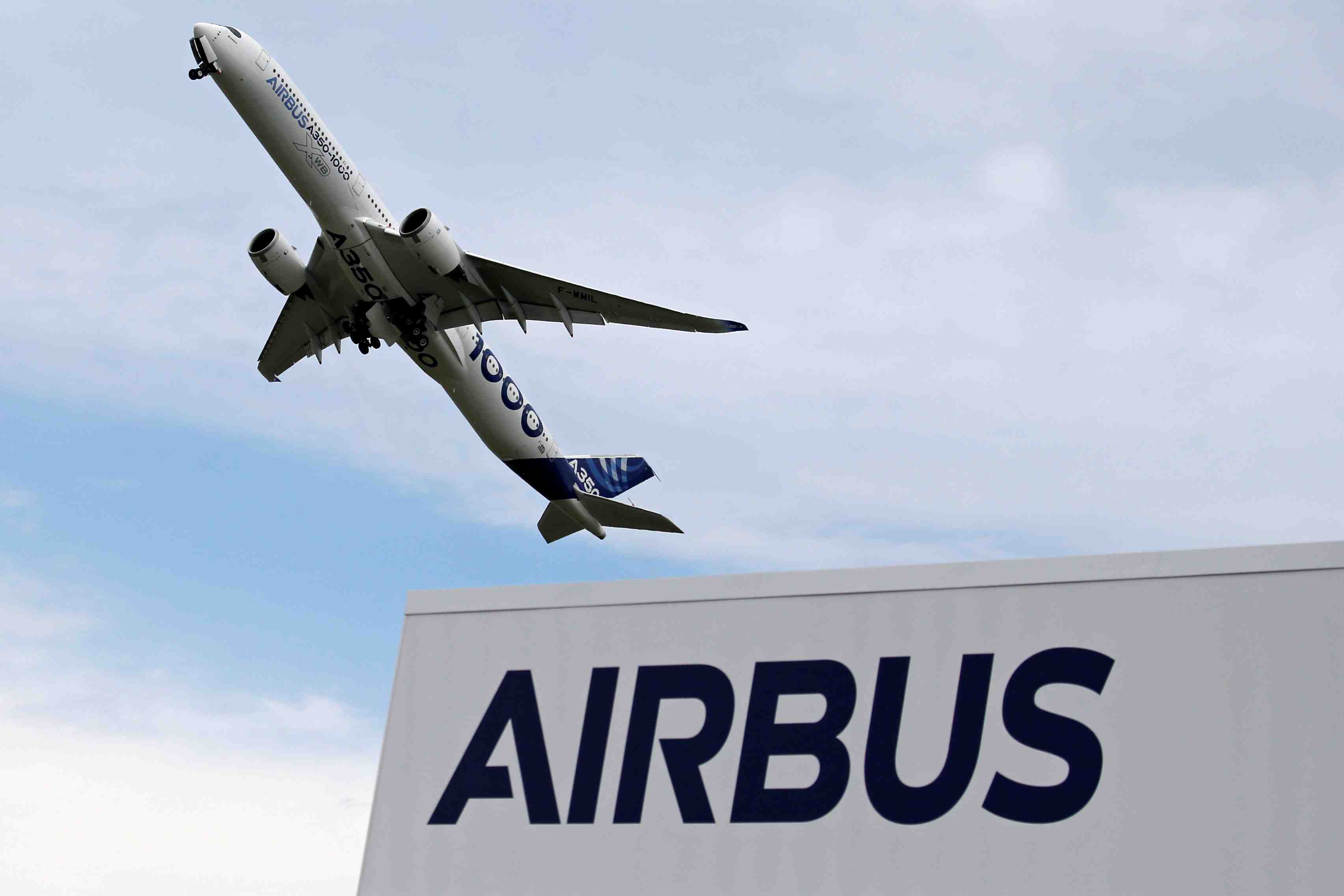 Airbus a livre pres de 390 avions au premier semestre
