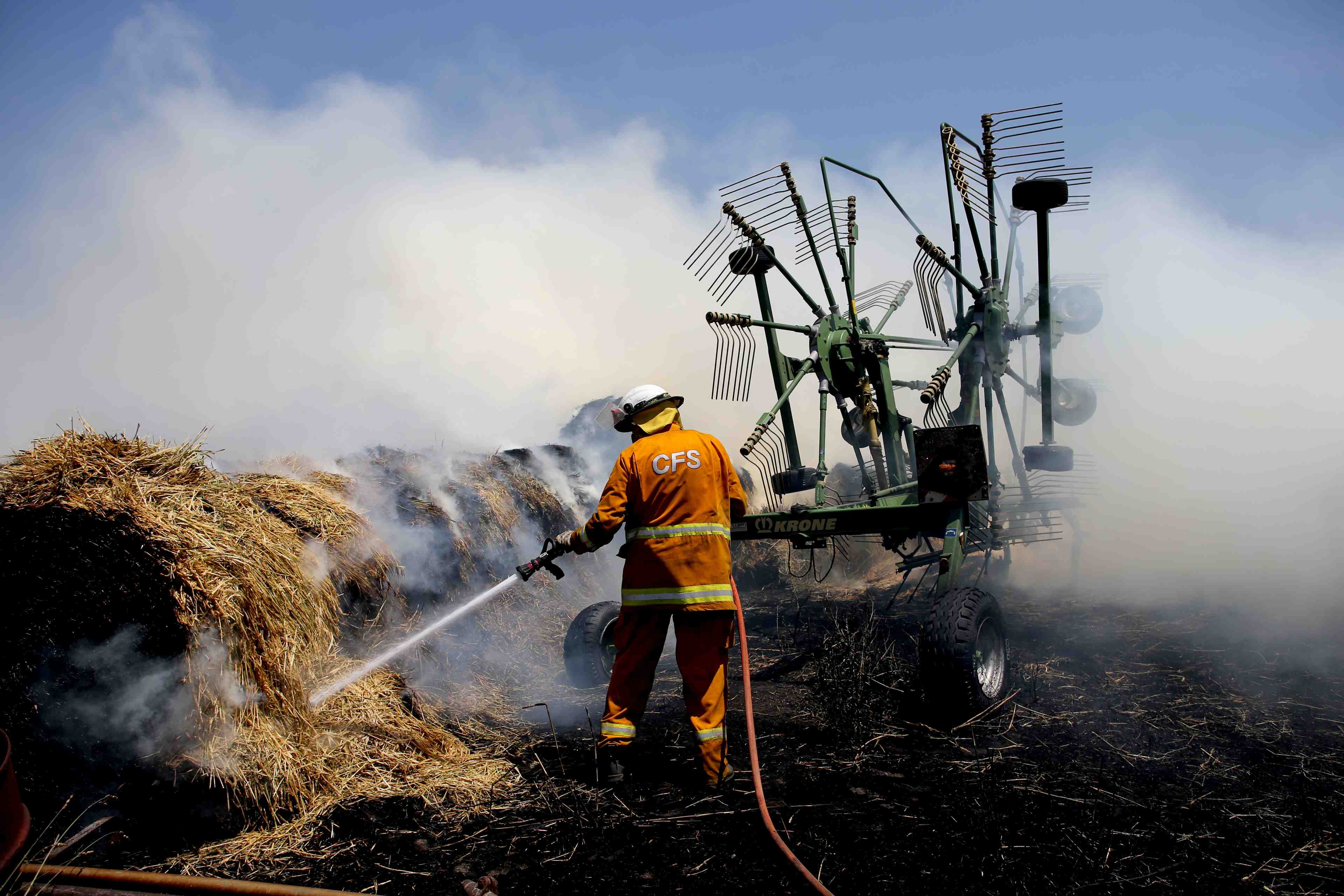 Australie: evacuation de la cote est, ravagee par les incendies