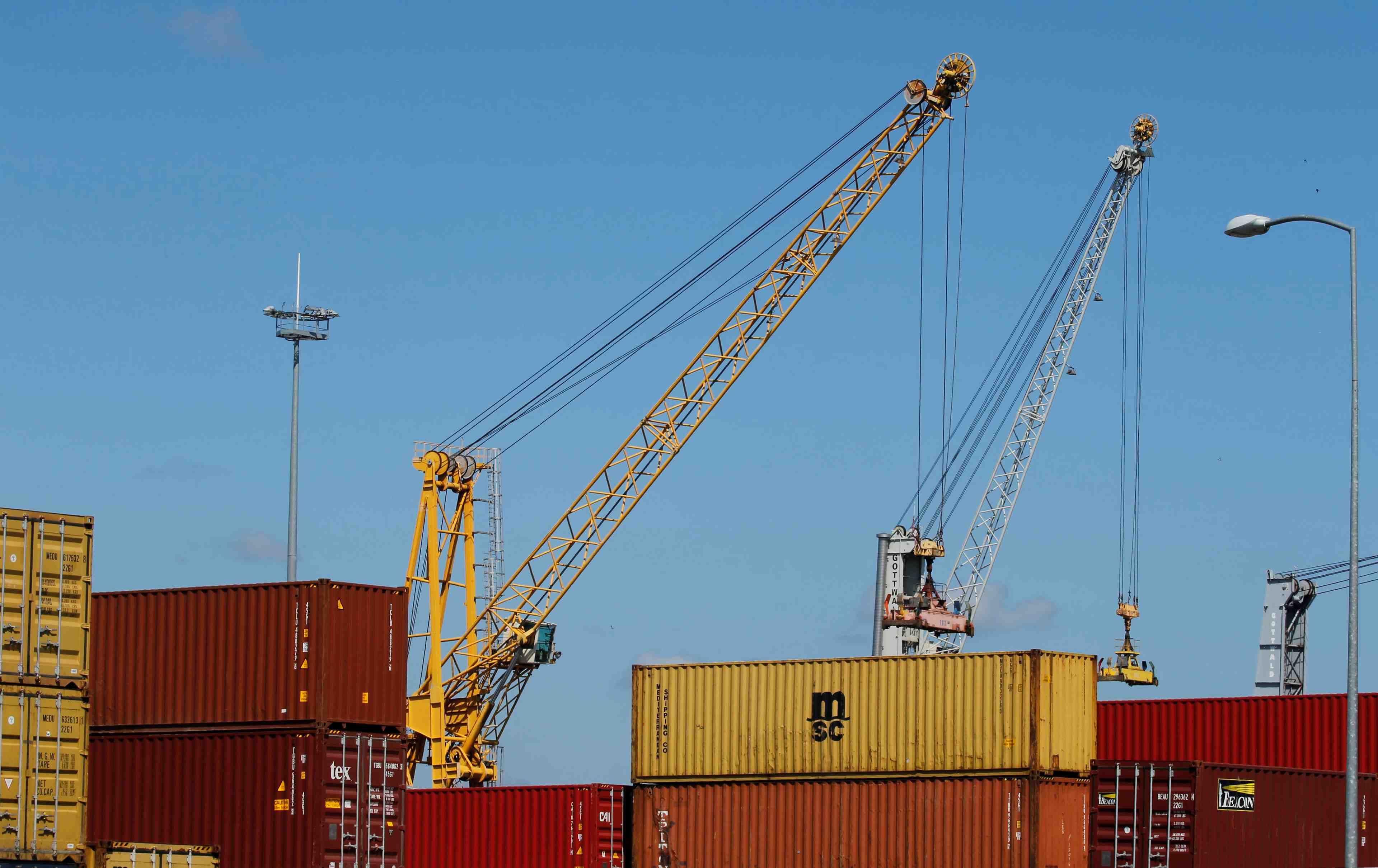 France: deficit commercial record en juin, a -8,0 milliards d'euros