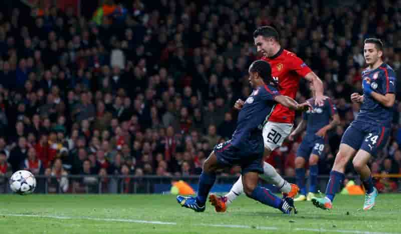 Ligue des champions: Van Persie propulse Man. United en quarts