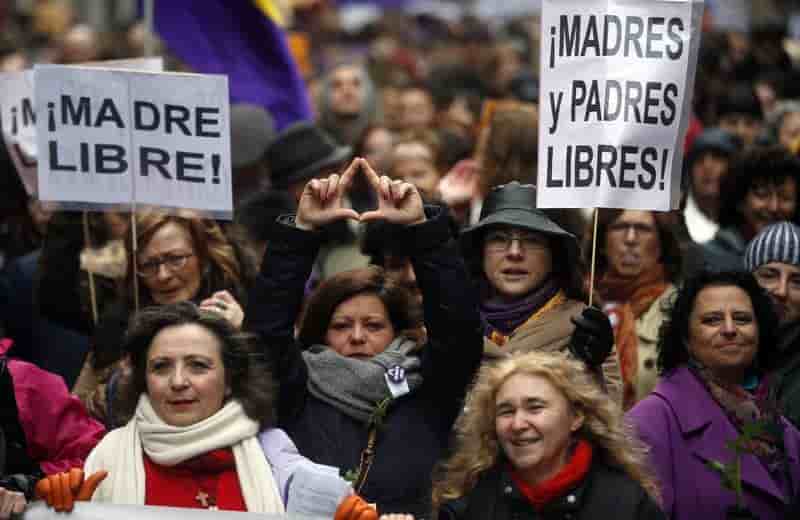 Echec d'une motion contre le projet sur l'avortement en Espagne