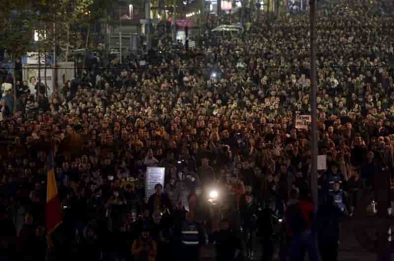 Manifestation anti-gouvernementale a bucarest apres l'incendie d'une discotheque