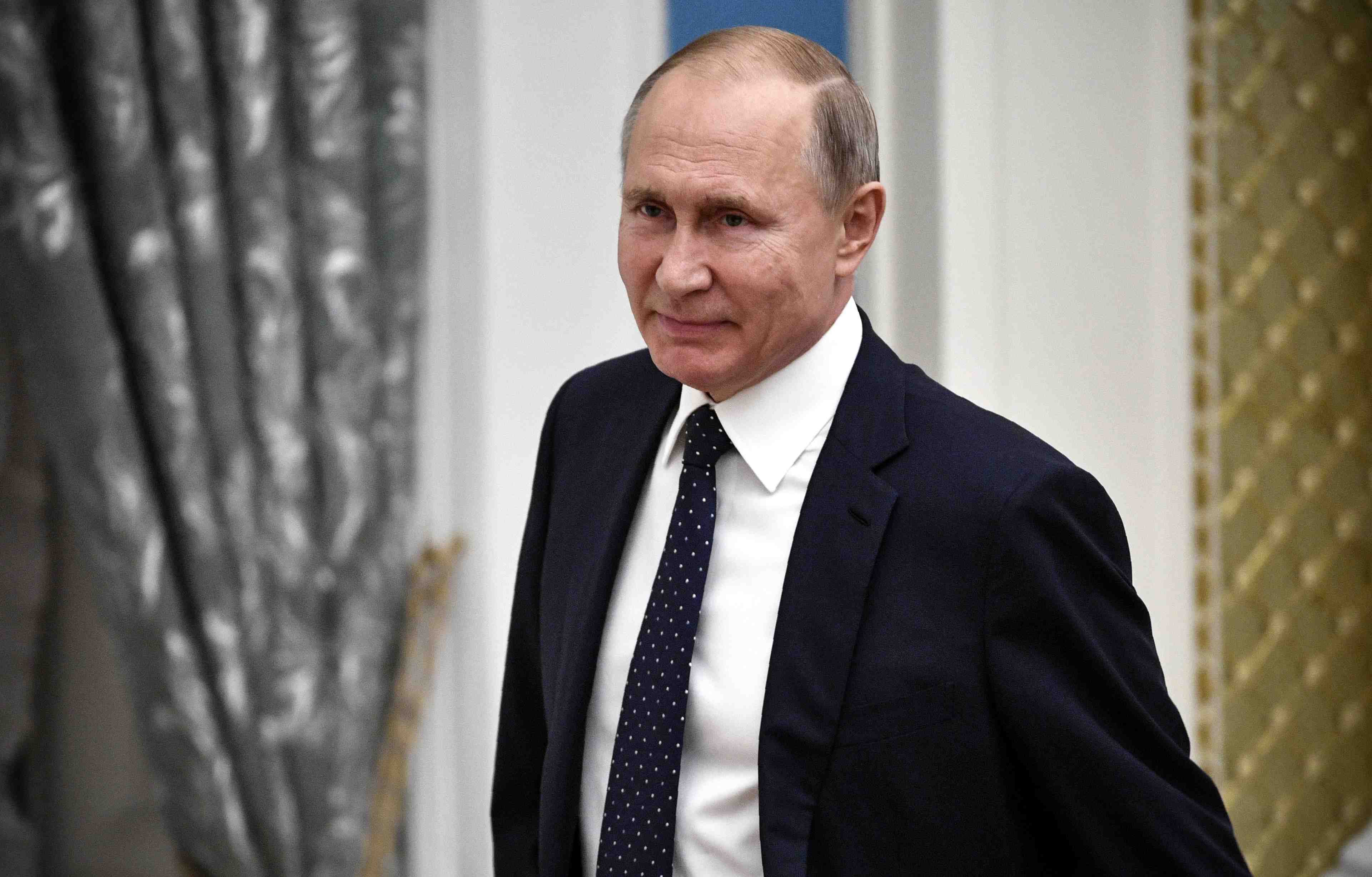 Poutine adresse ses voeux a trump et prone le dialogue