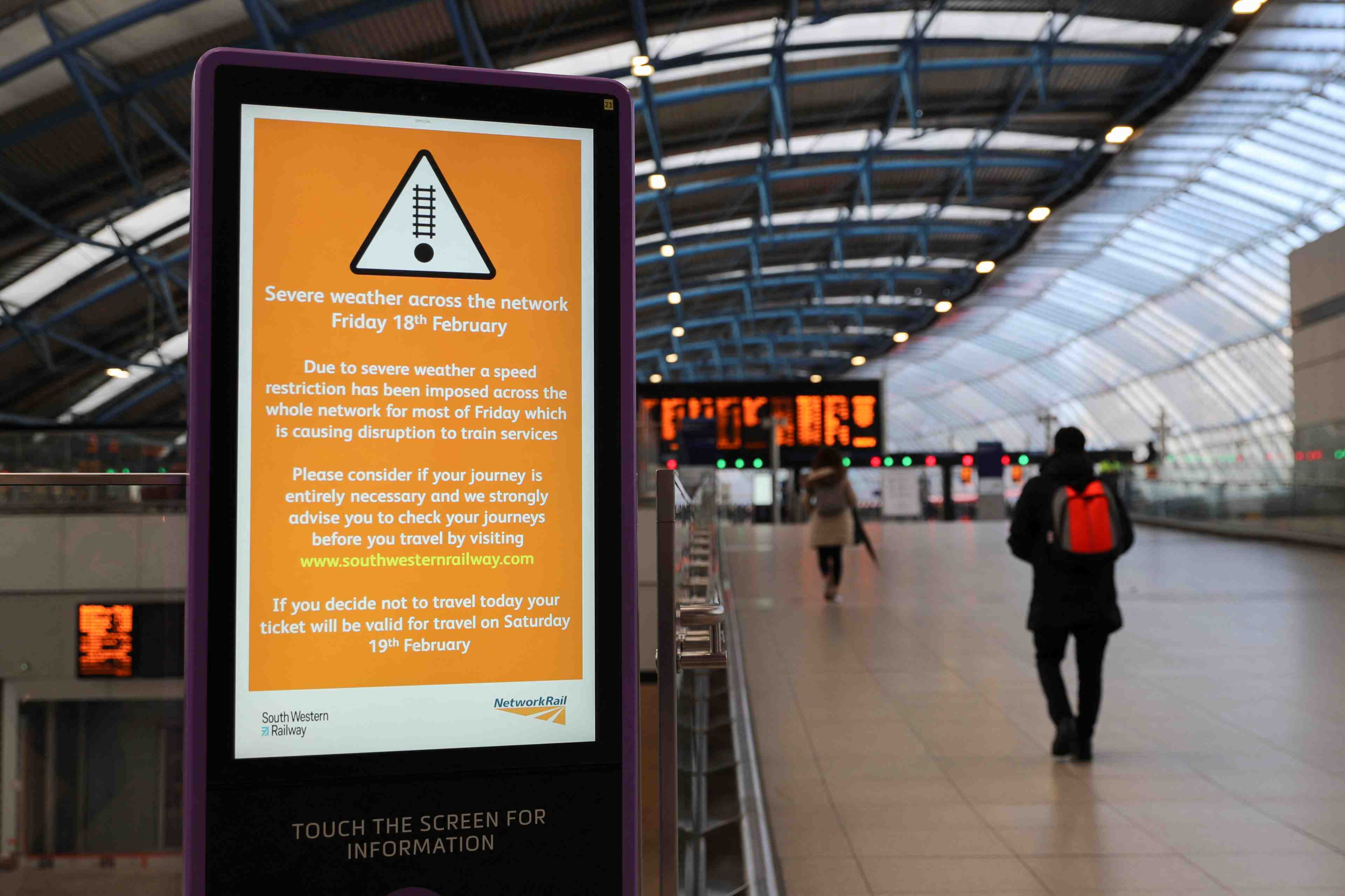 La tempete eunice s'abat sur l'angleterre, cinq departements francais en vigilance orange