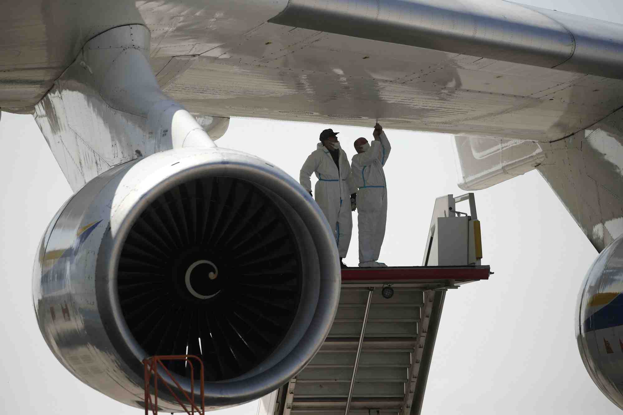 Un avion cargo a l'aeroport paris-vatry de bussy-lettre
