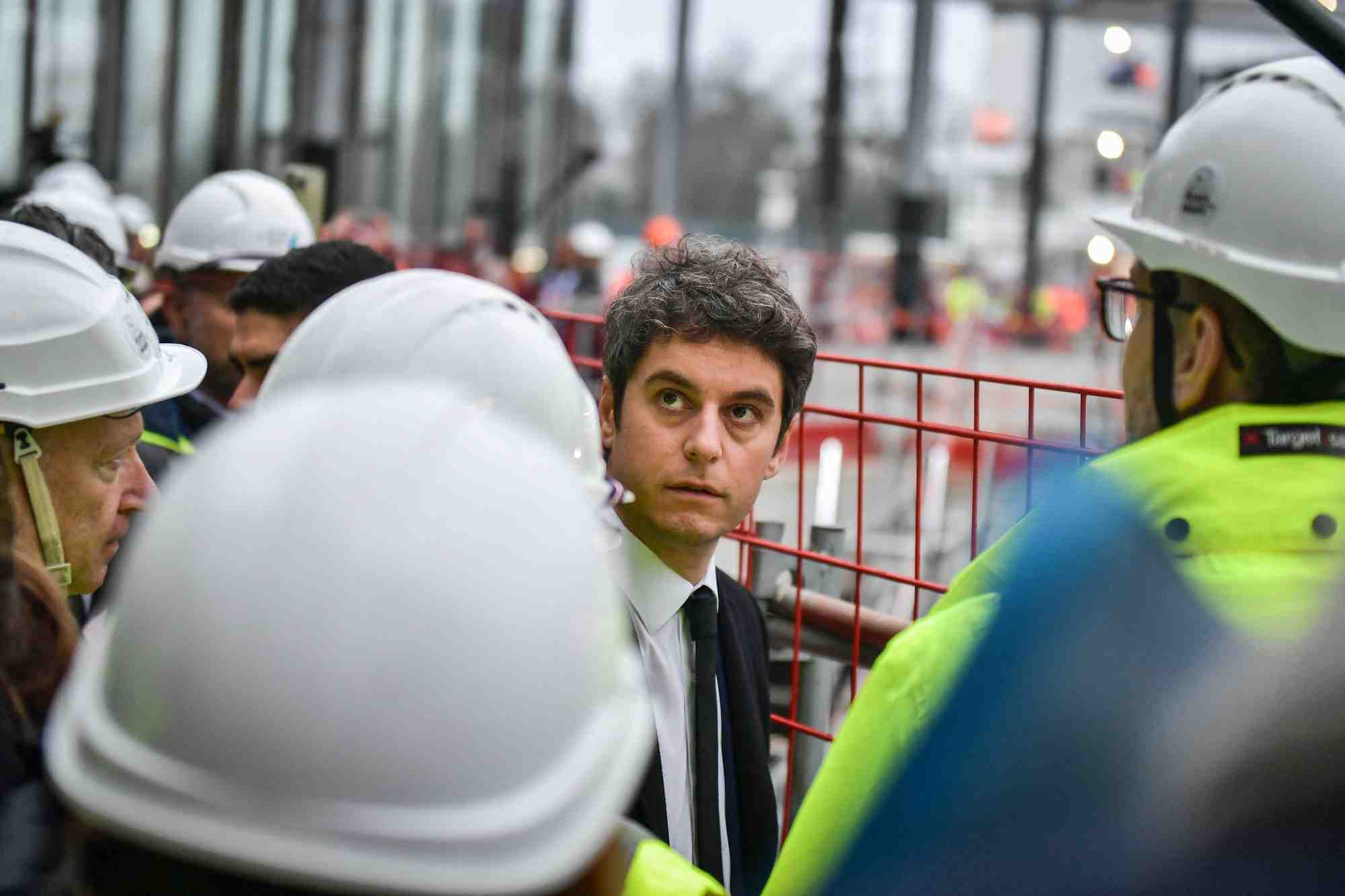 Le Premier ministre Gabriel Attal en visite ce 14 février sur un chantier de logements à Villejuif (Val-de-Marne).