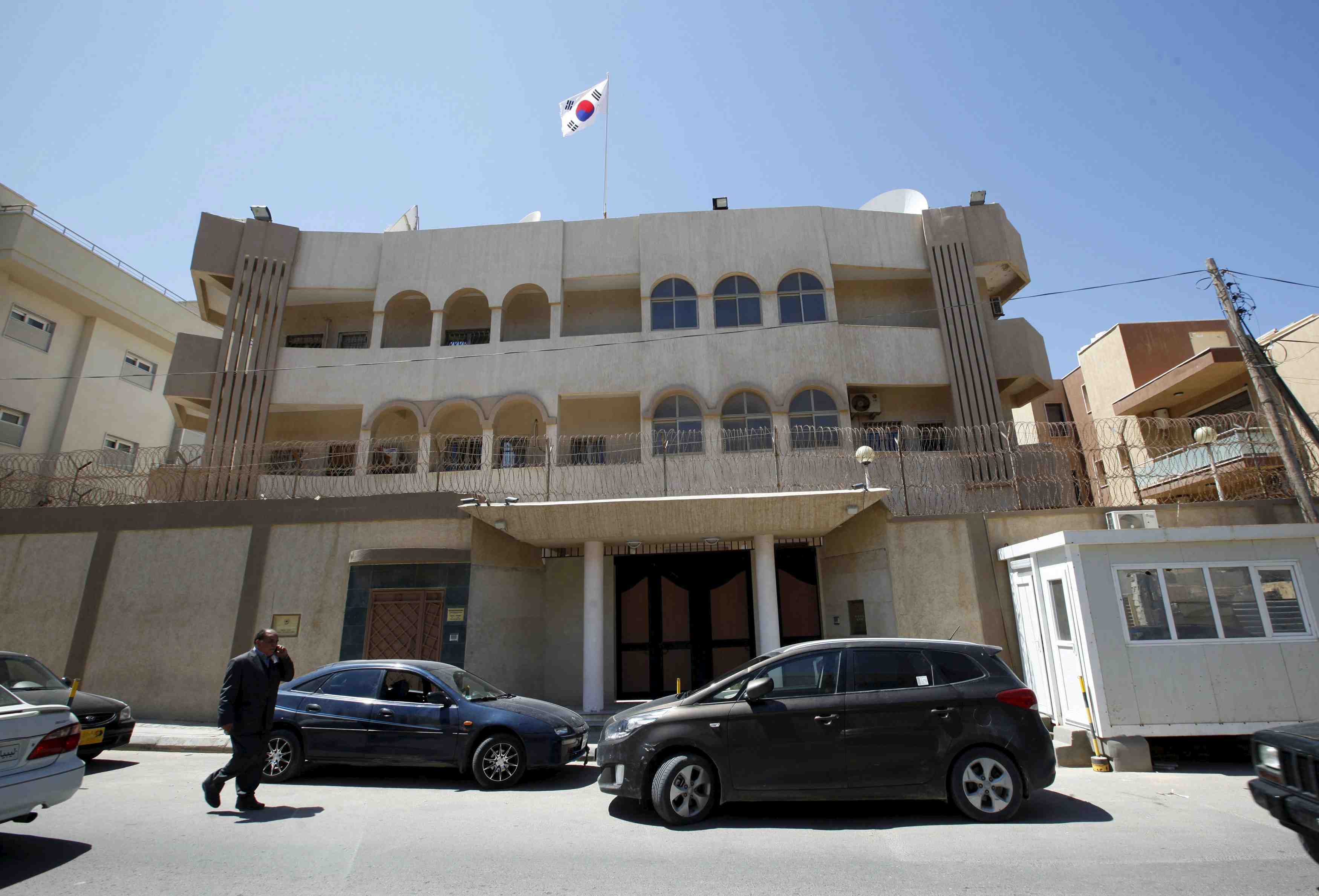 Deux ambassades attaquees a tripoli