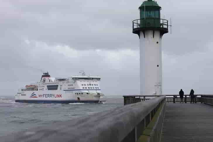 Des marins de myferrylink bloquent le port de calais et le tunnel sous la manche