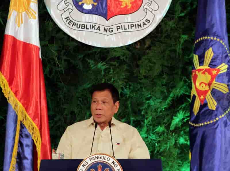 Le nouveau president des philippines a prete serment