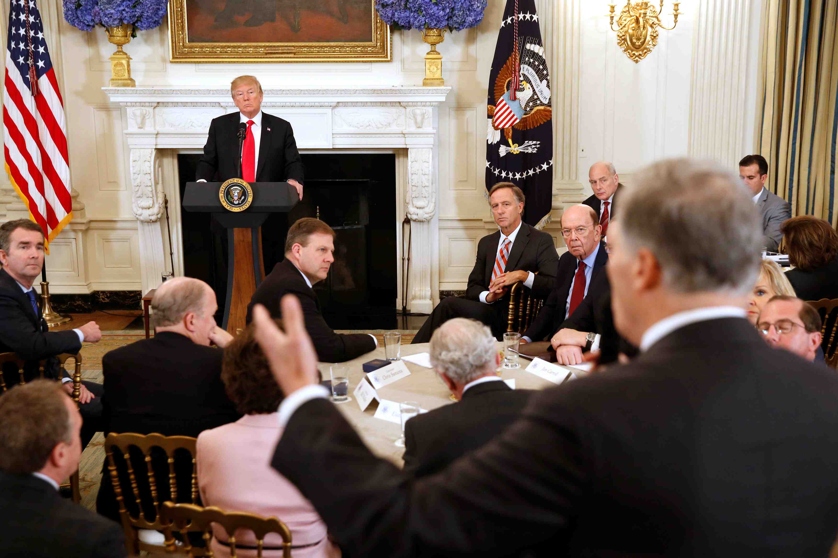 Trump dit aux gouverneurs de ne pas avoir peur de la national rifle association