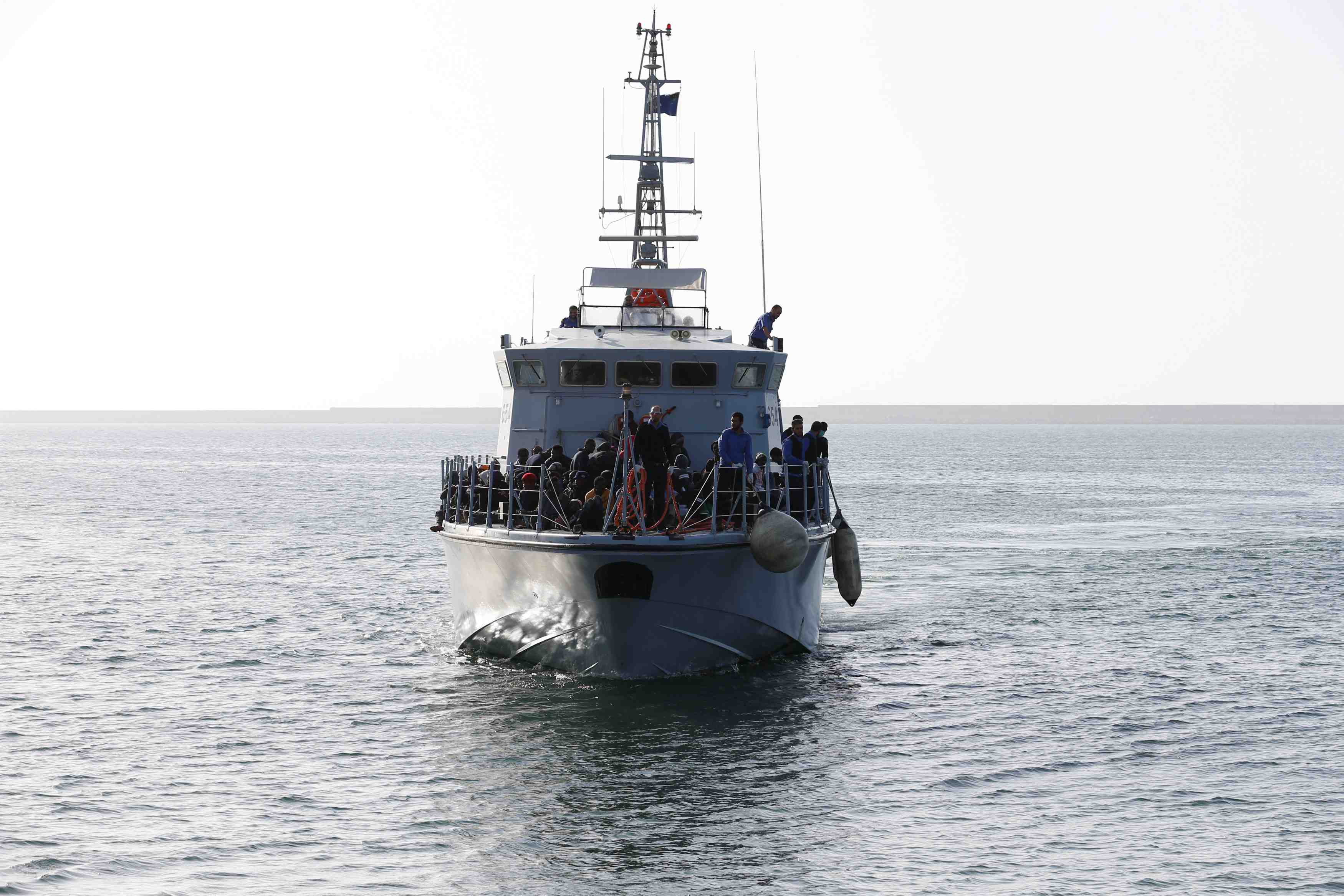 Les gardes-cotes libyens interceptent un demi-millier de migrants