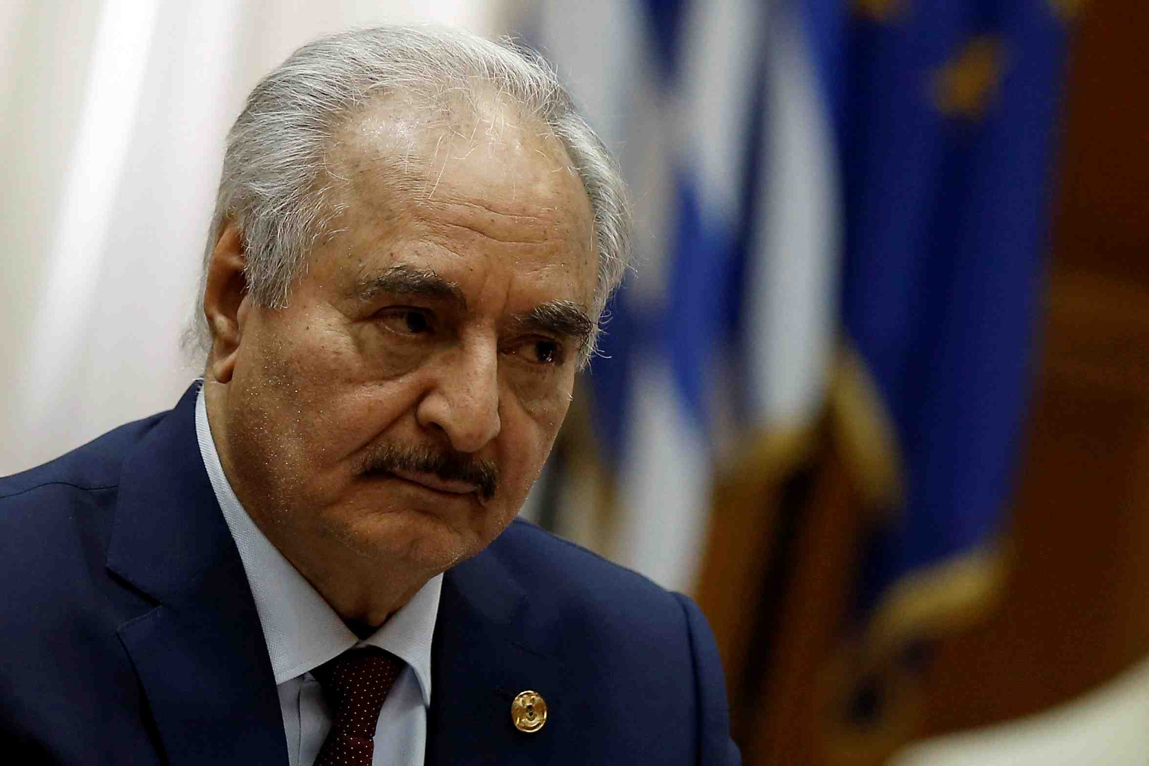 Libye: haftar, a paris, s'engage a signer le cessez-le-feu