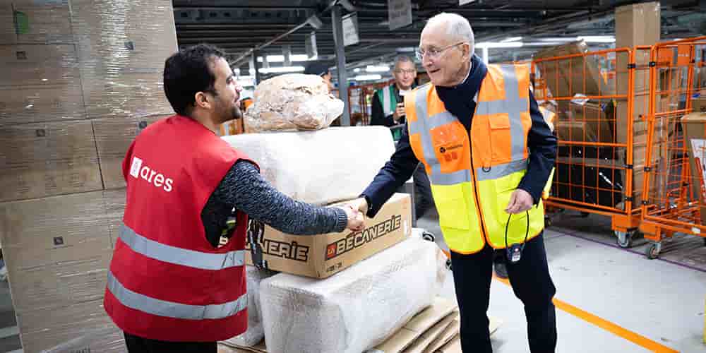 Philippe Wahl au centre de distribution Colissimo, à Thillay (Val d’Oise), en juin 2024.