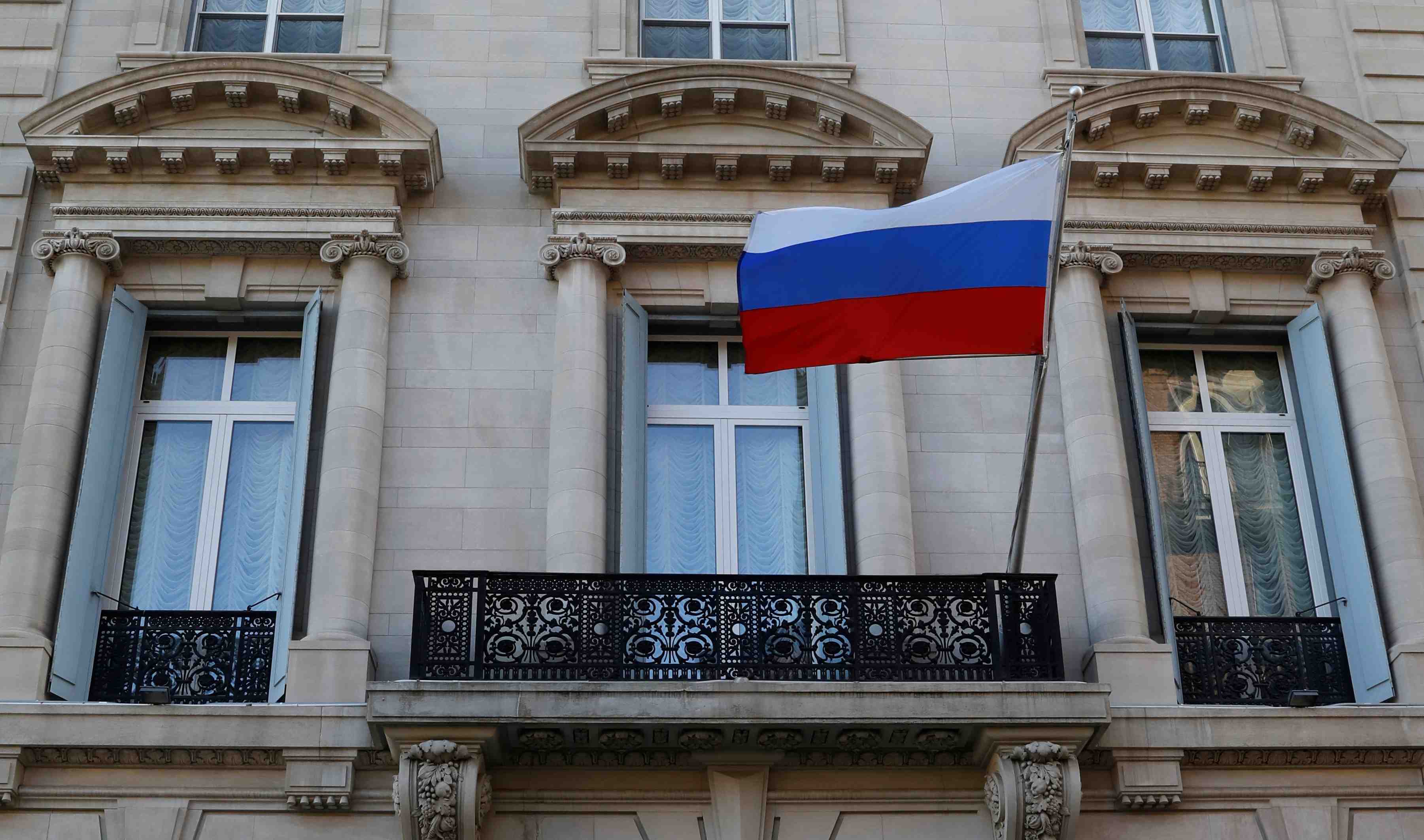 Trump ordonne l'expulsion de 60 russes