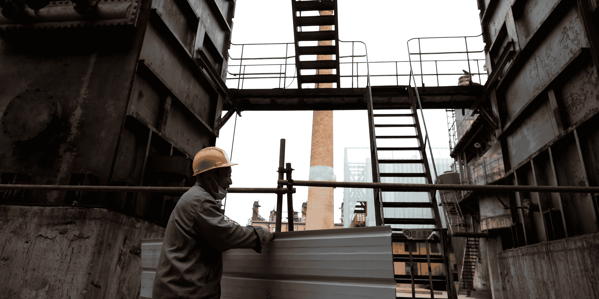 Chine: acceleration de la production industrielle et des ventes au detail