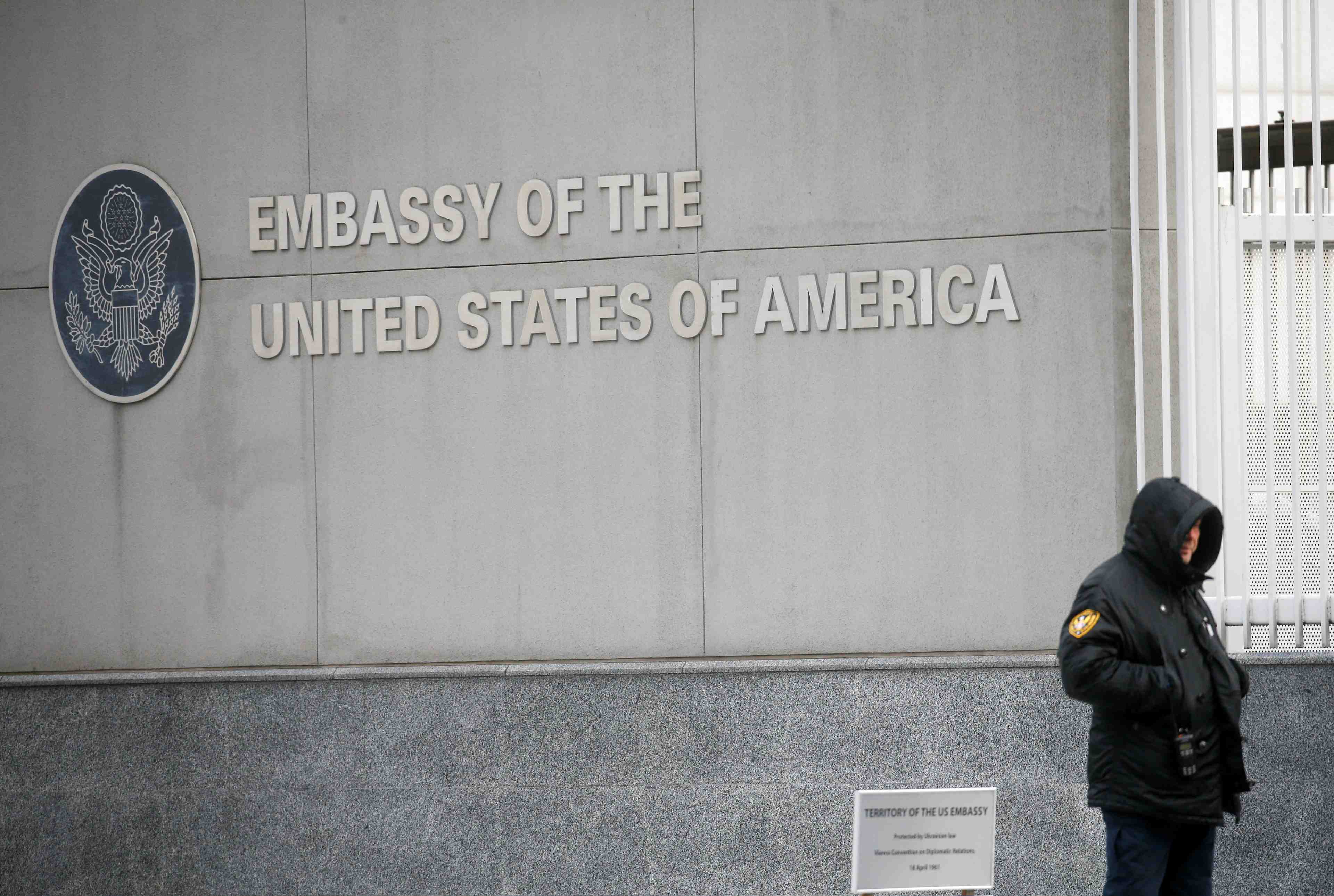 Les etats-unis reduisent leur presence diplomatique en ukraine