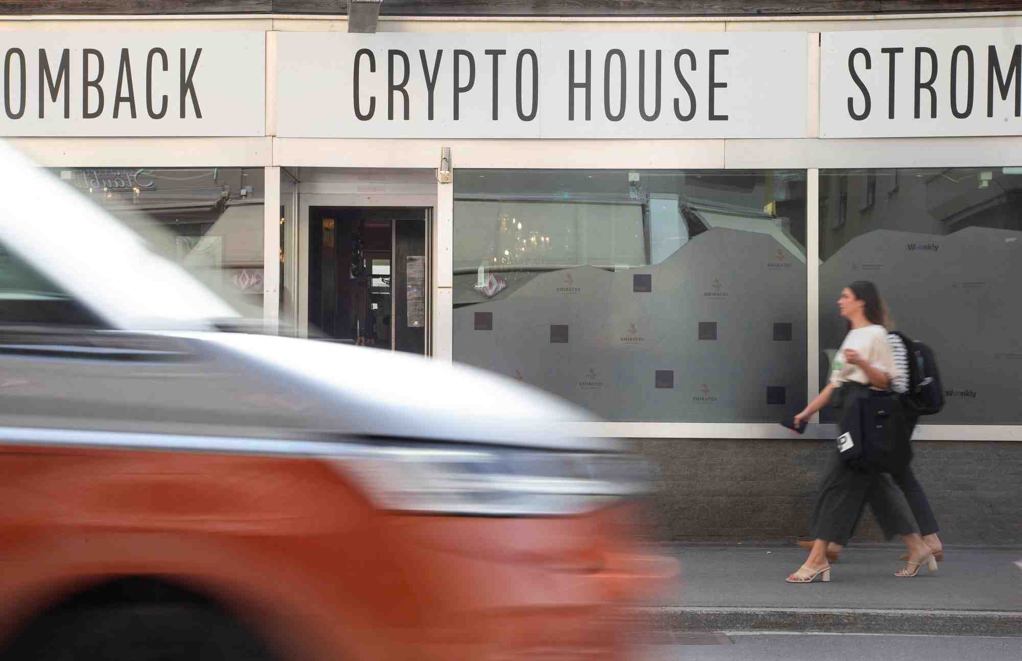 Les promoteurs de cryptomonnaies investissent la rue principale de davos