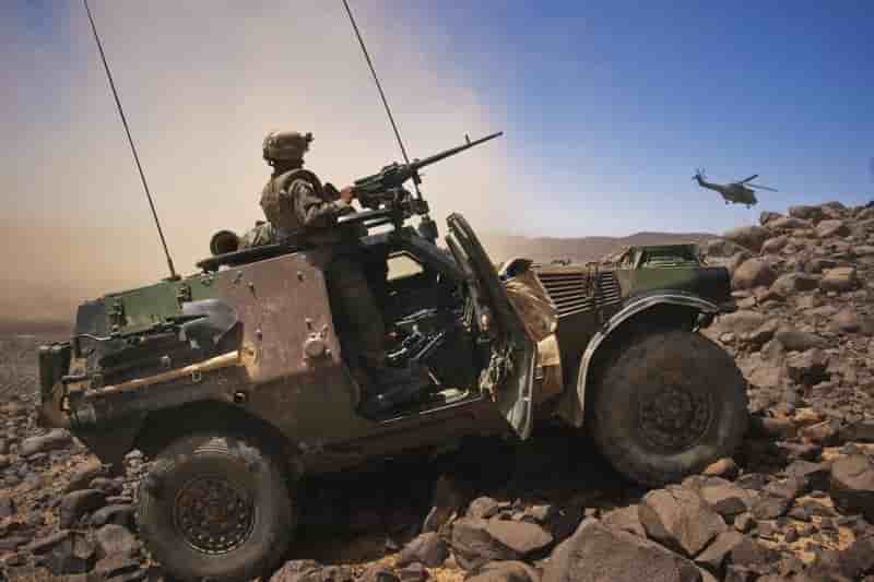 Une base française près de la Libye pour combattre les islamistes