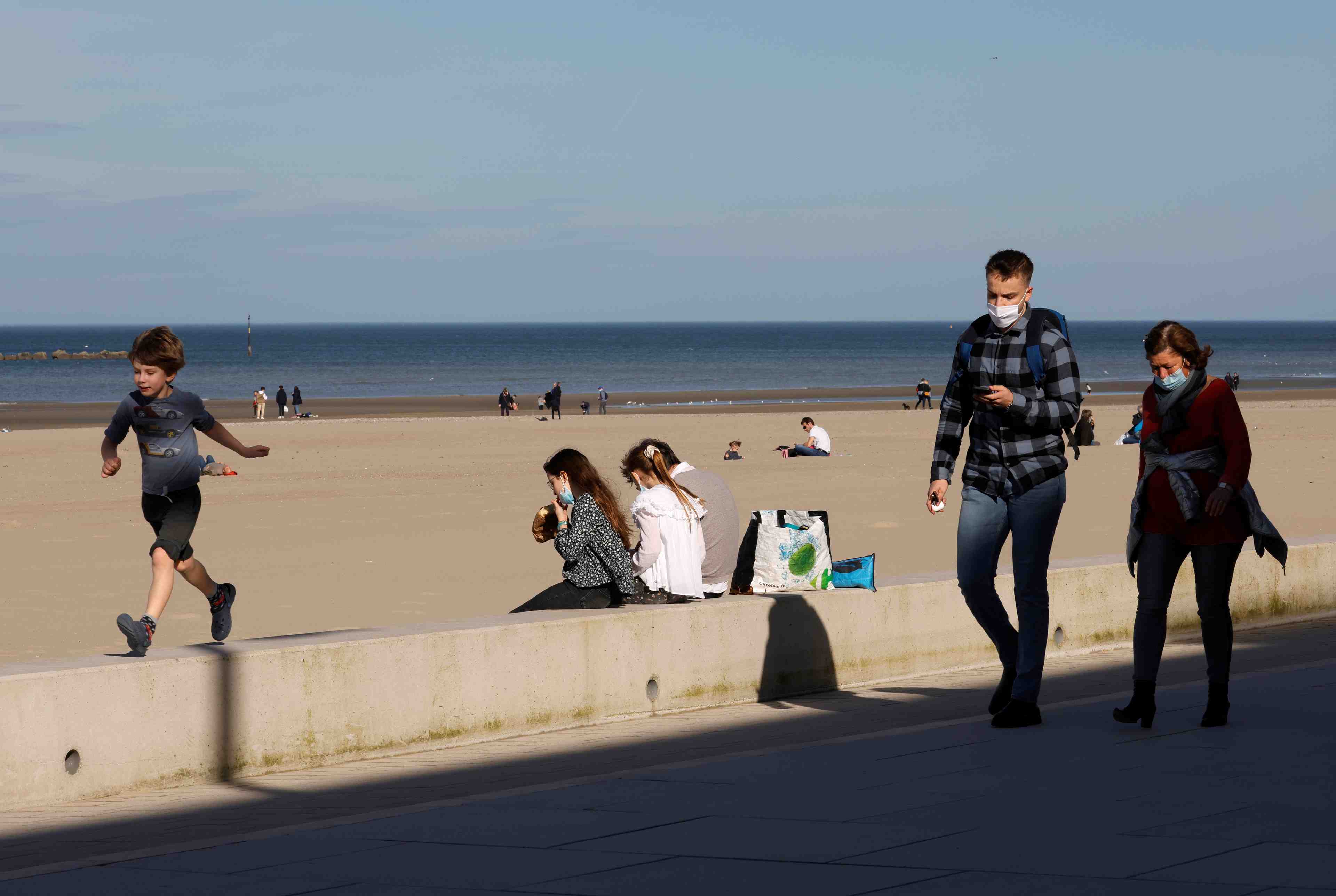 Coronavirus/france: confinement des ce week-end a dunkerque, annonce veran