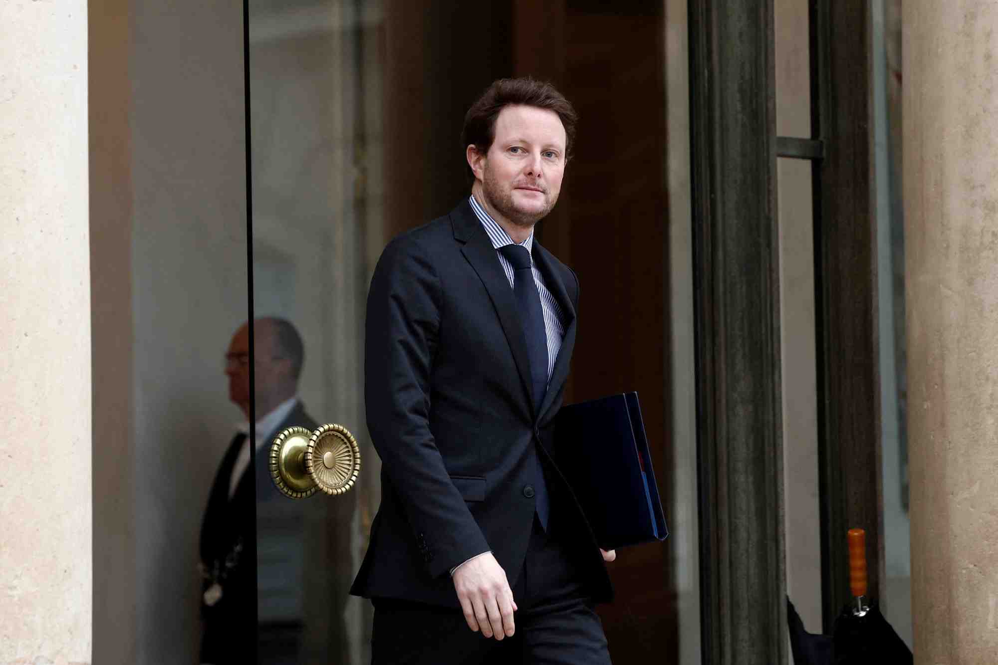 Reunion hebdomadaire du cabinet a l'elysee a paris