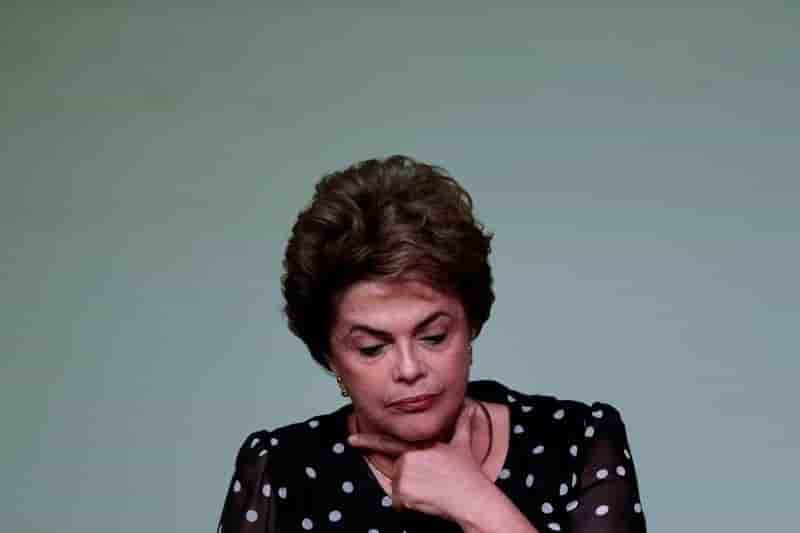 Dilma rousseff favorable a un referendum sur des elections anticipees au bresil