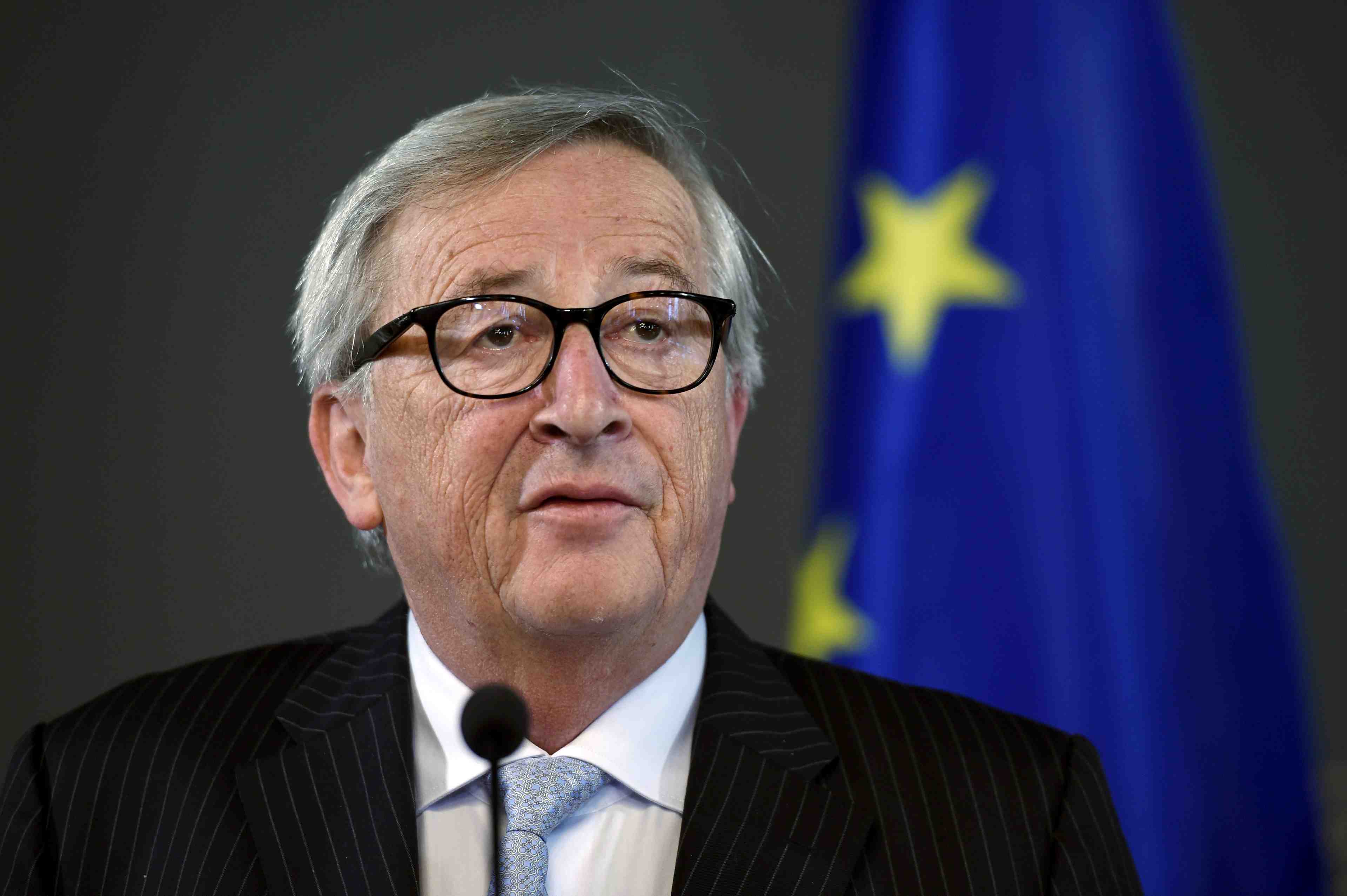 Union europeenne: le choix de von der leyen pour la commission pas transparent, estime juncker